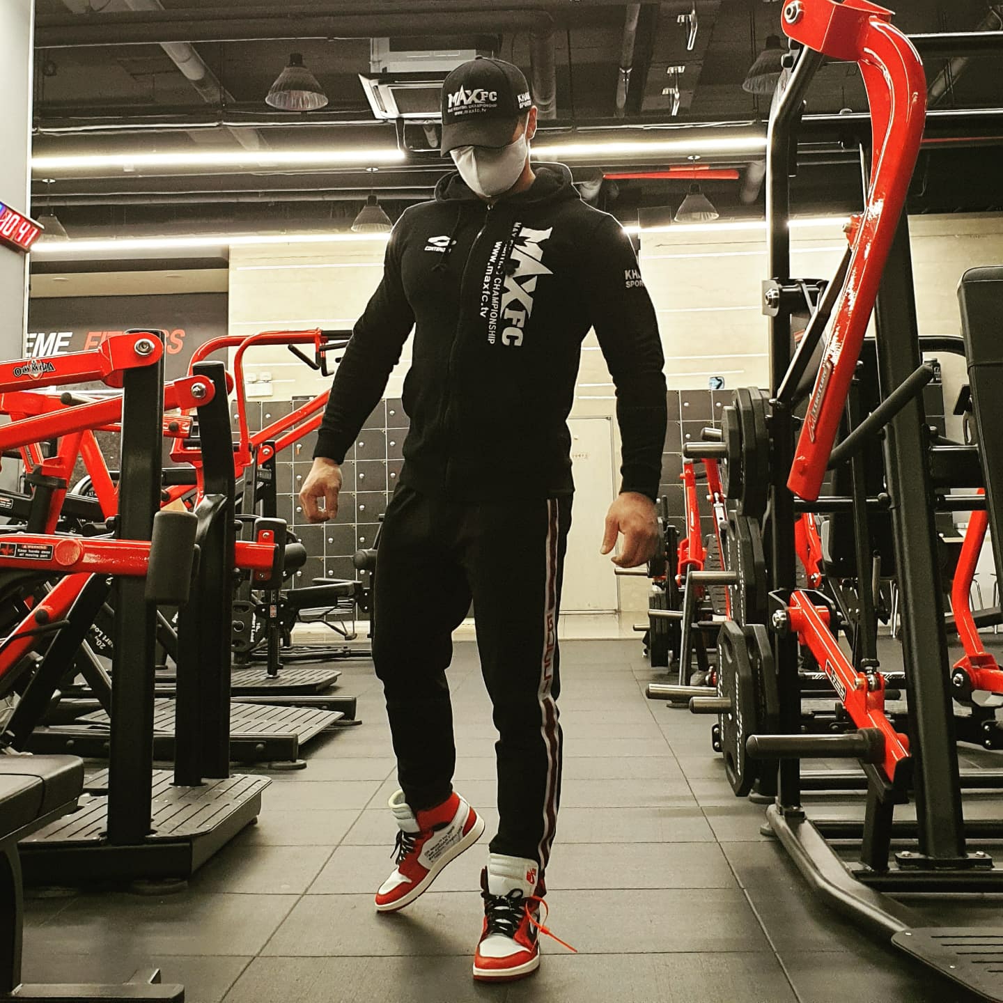 Jordan 1 x Off-White Retro High Chicago The Ten 착용 스타일