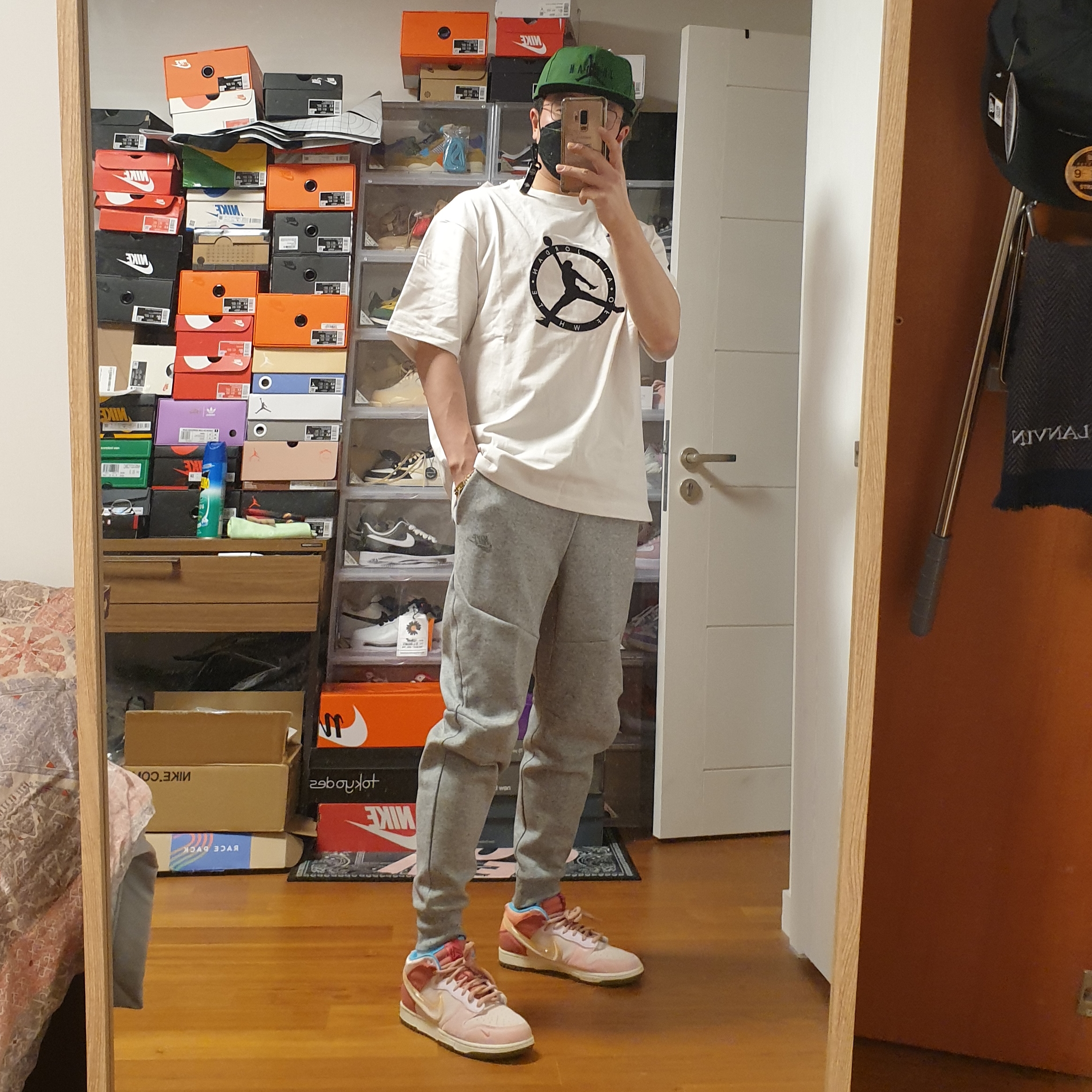 Jordan x Off-White S/S T-Shirt Phantom - Asia, Jordan x Off-White Pro Jumpman Air Cap Forest Green 착용 스타일 - 1