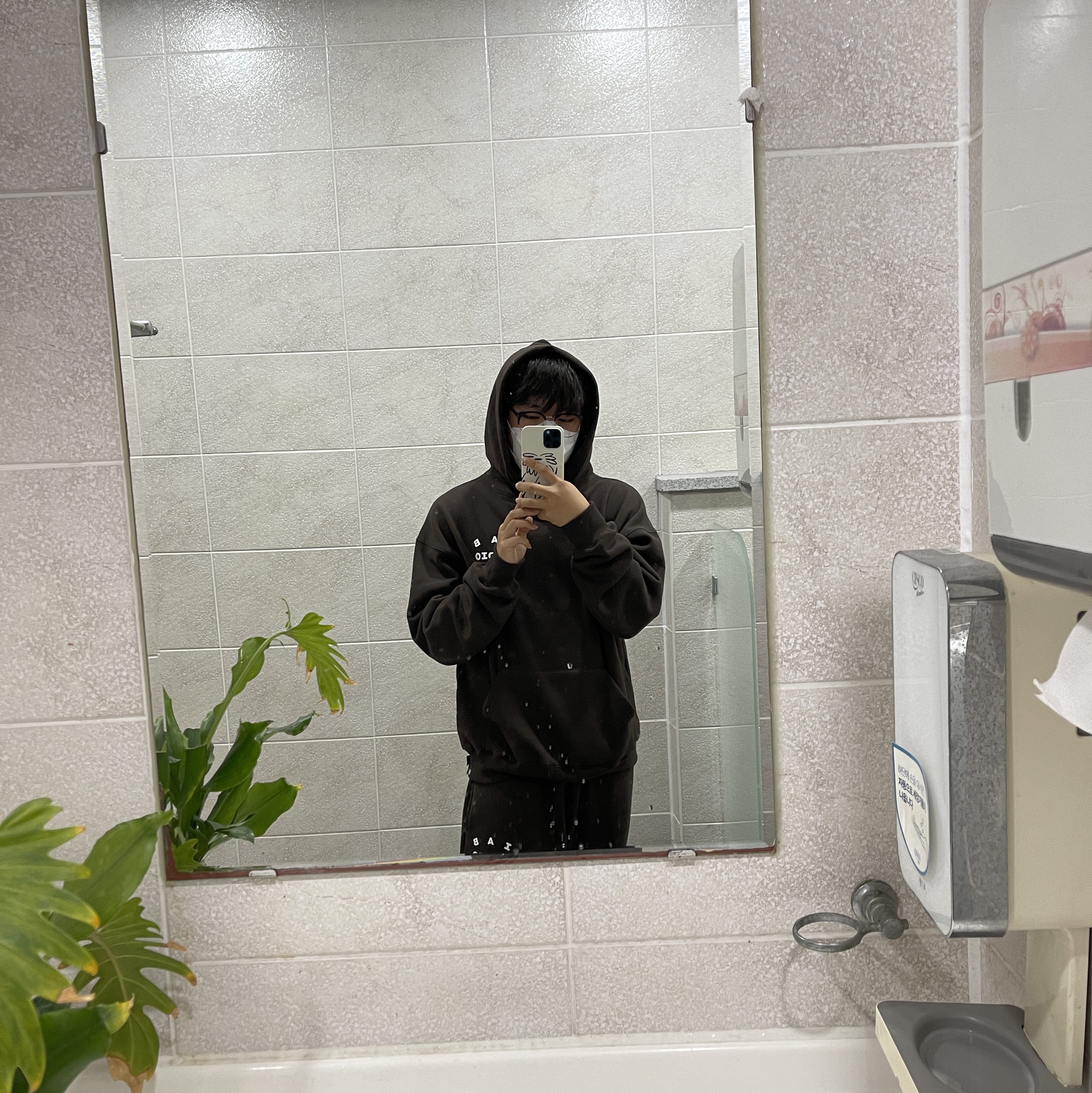 IAB Studio Hoodie Brown, IAB Studio Sweatpants Brown 착용 스타일 - 1