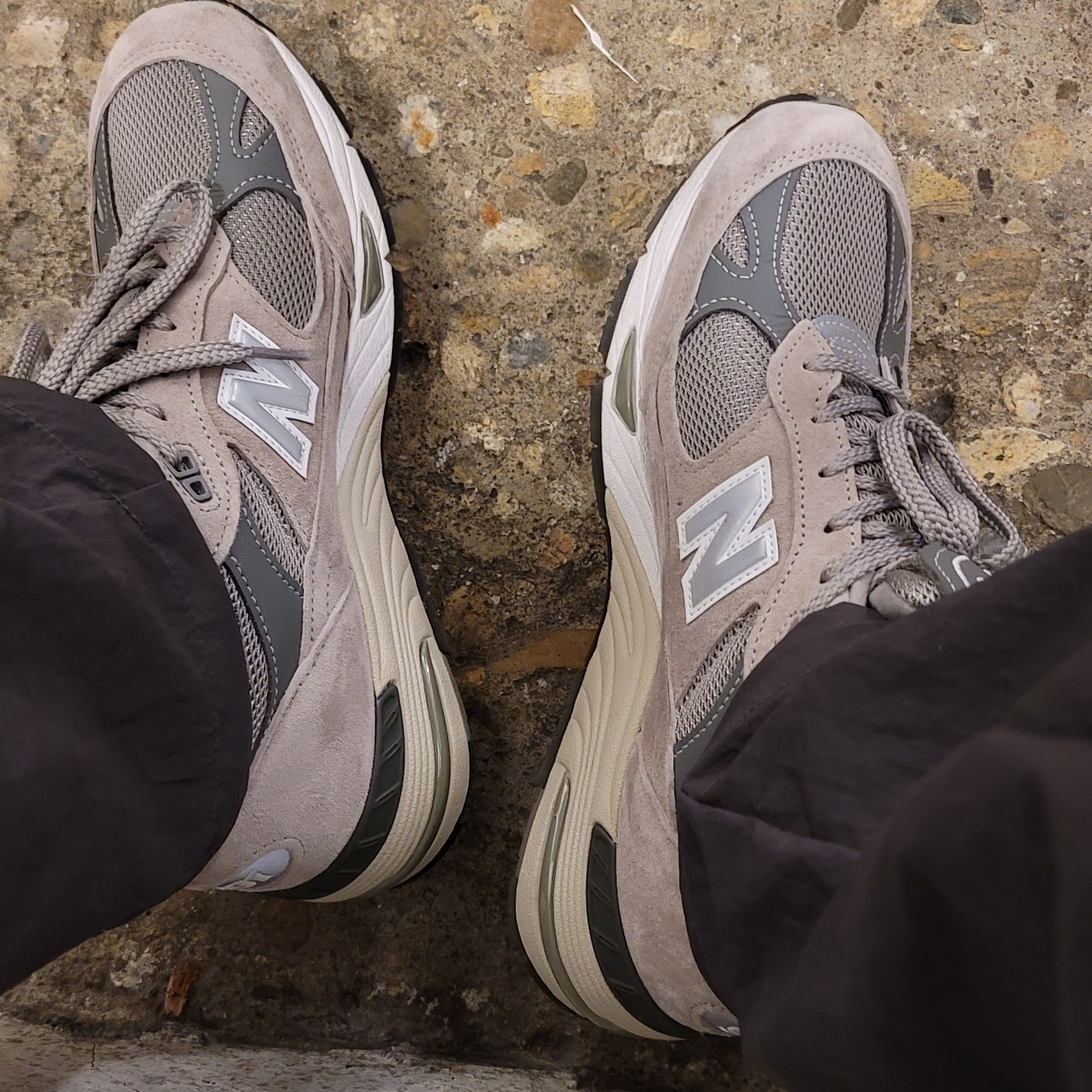 New Balance 991 Made in UK Grey 착용 스타일 - 1