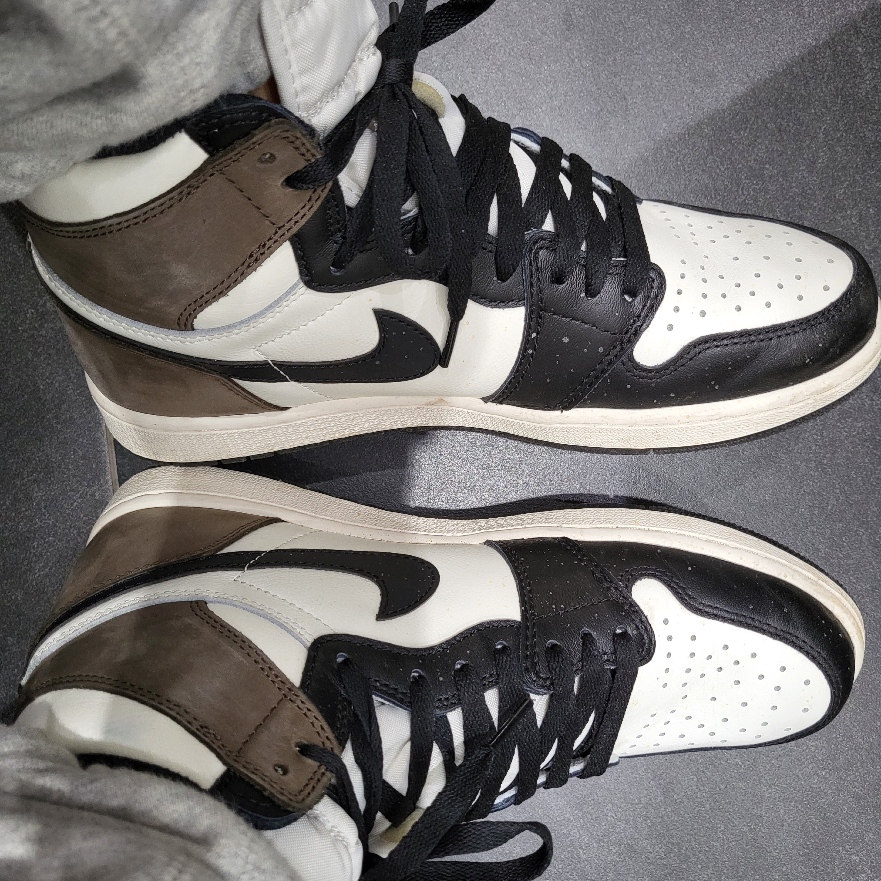 Jordan 1 Retro High OG Black Mocha 착용 스타일