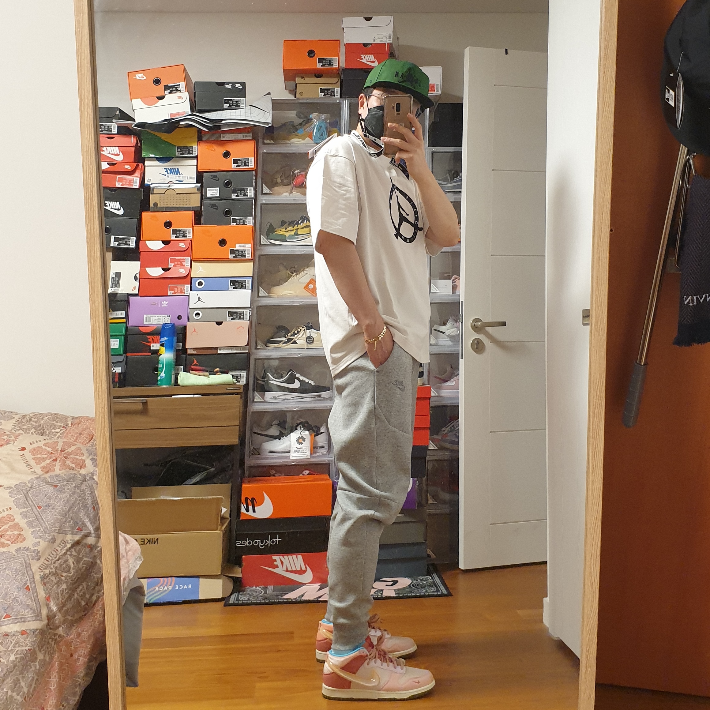Jordan x Off-White S/S T-Shirt Phantom - Asia, Jordan x Off-White Pro Jumpman Air Cap Forest Green 착용 스타일 - 3