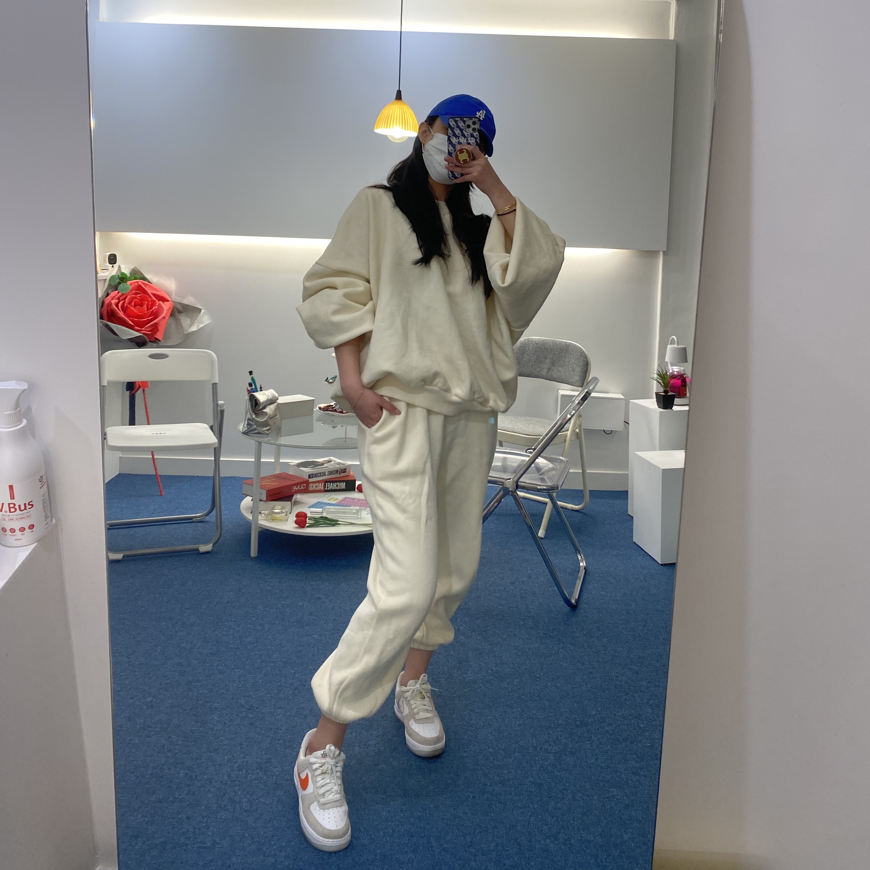 (W) Nike Air Force 1 '07 SE First Use Orange Sail 착용 스타일 - 2
