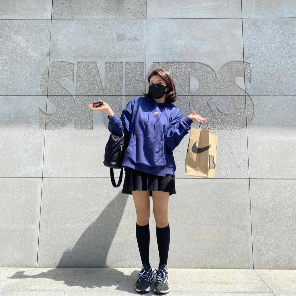 Nike x Sacai VaporWaffle Black White, Nike NSW Hoodie BRS Midnight Navy 착용 스타일 - 1