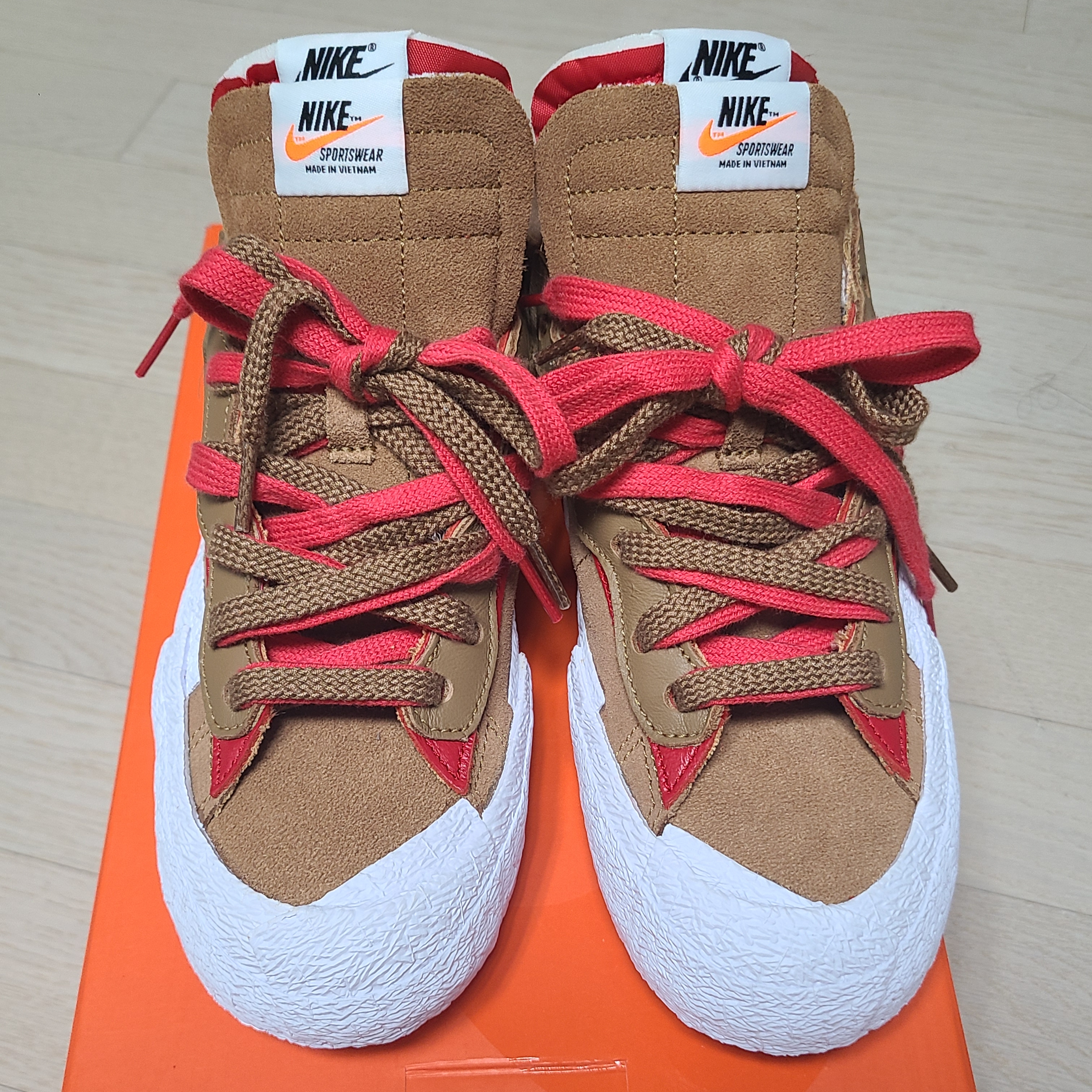 Nike x Sacai Blazer Low British Tan 착용 스타일 - 1