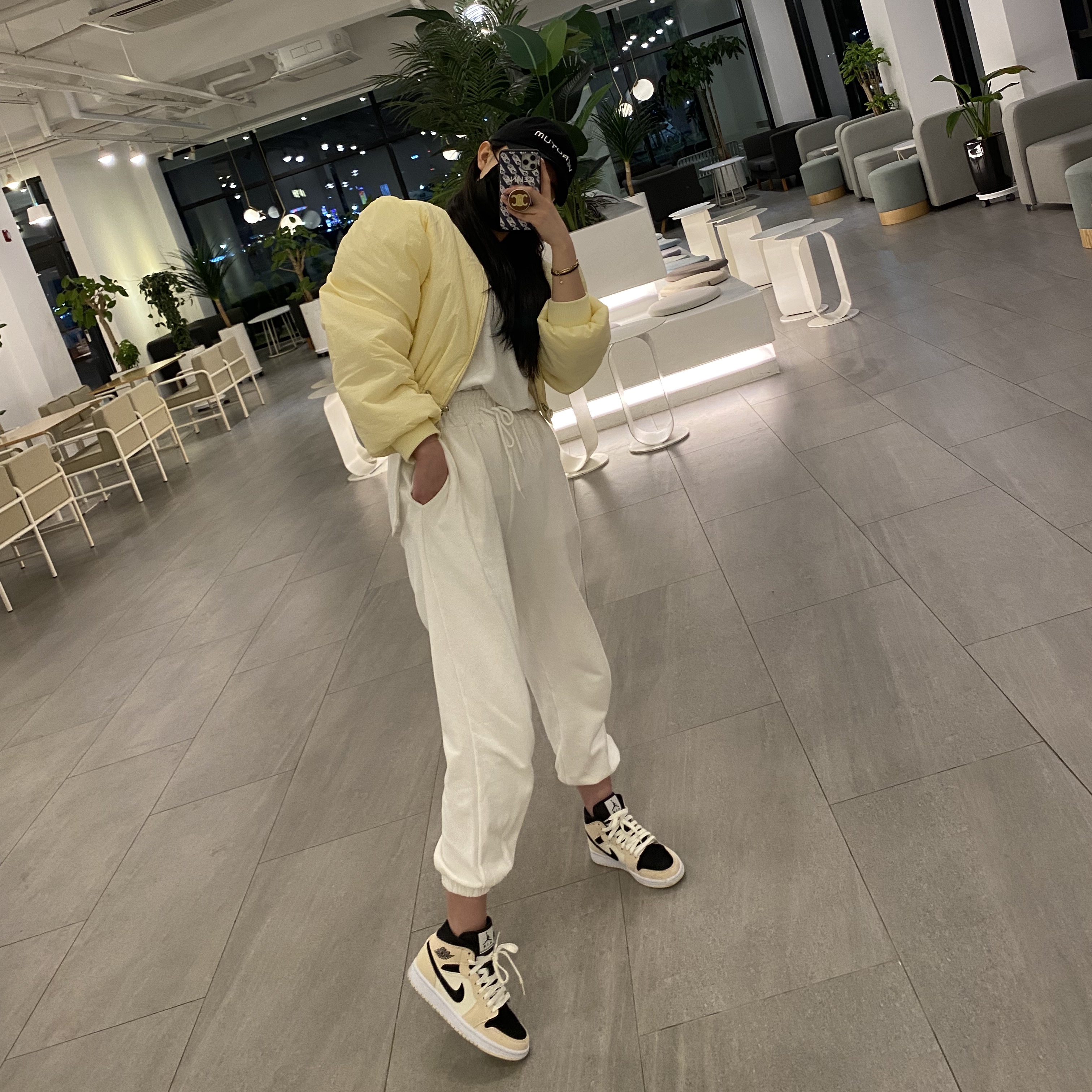 (W) Jordan 1 Mid Barely Orange 착용 스타일 - 2
