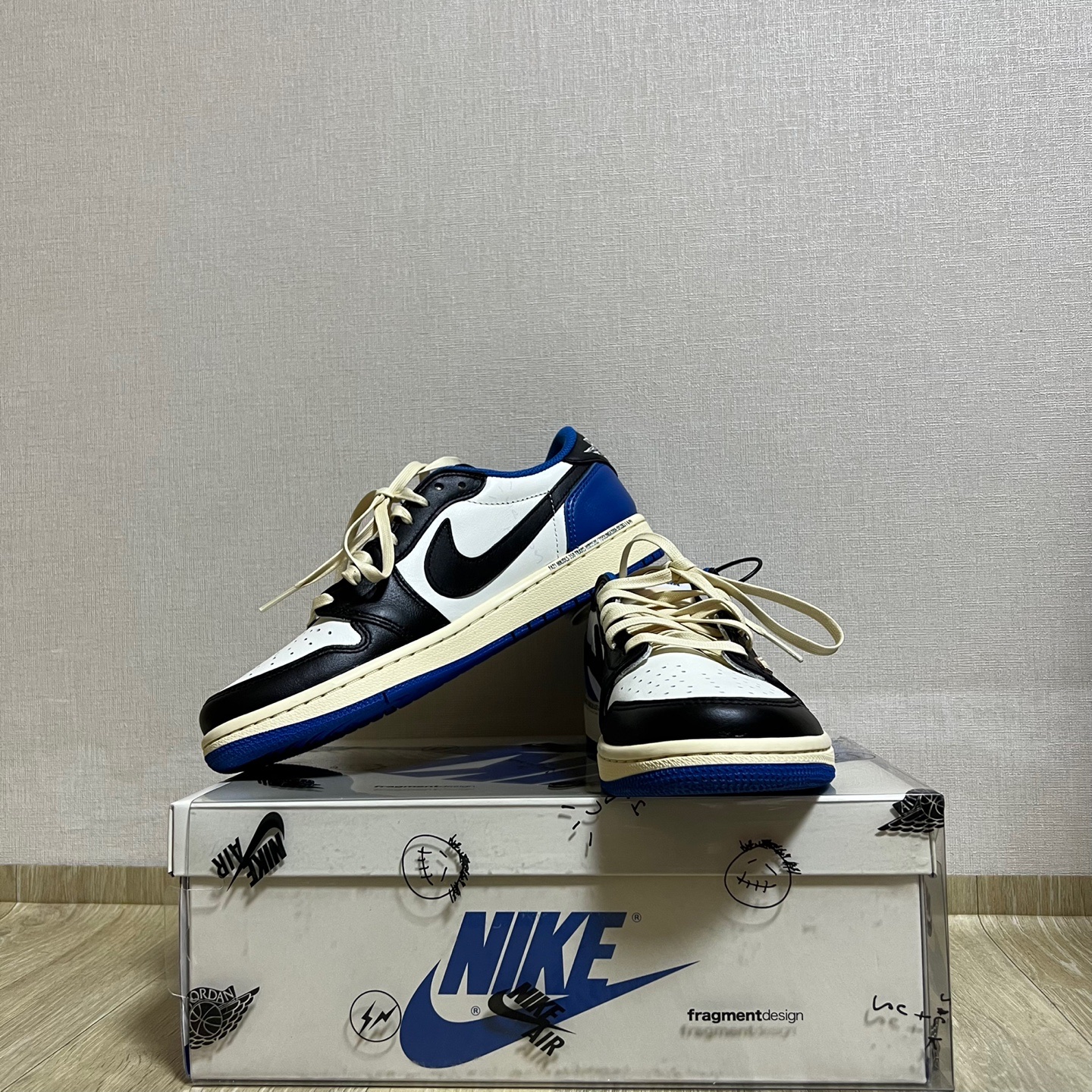 Jordan 1 x Travis Scott x Fragment Retro Low OG SP Military Blue, Nike x Sacai x Undercover LDWaffle Black Bright Citron 착용 스타일 - 1