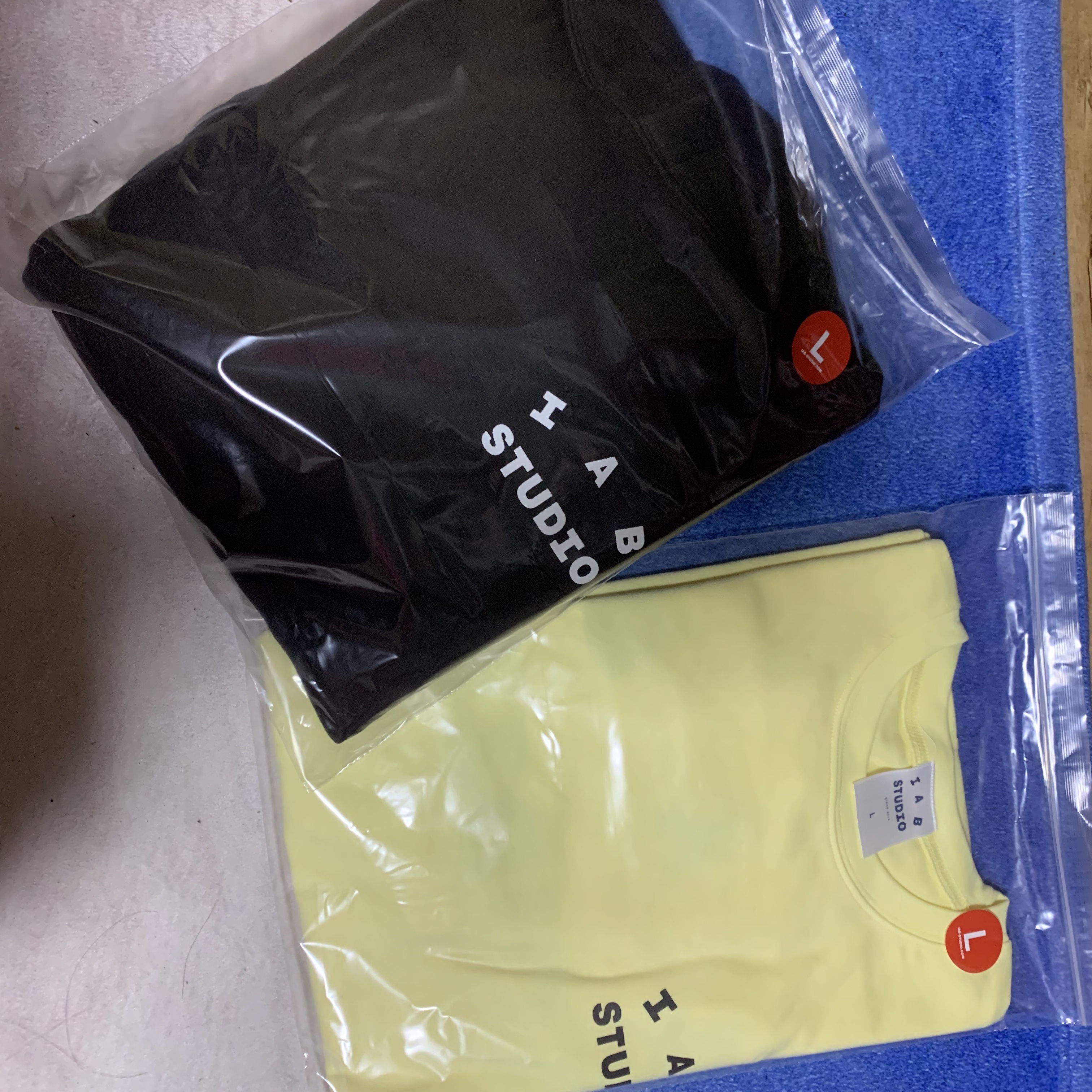 IAB Studio Hoodie Brown, IAB Studio Long Sleeve Lemon 착용 스타일 - 2