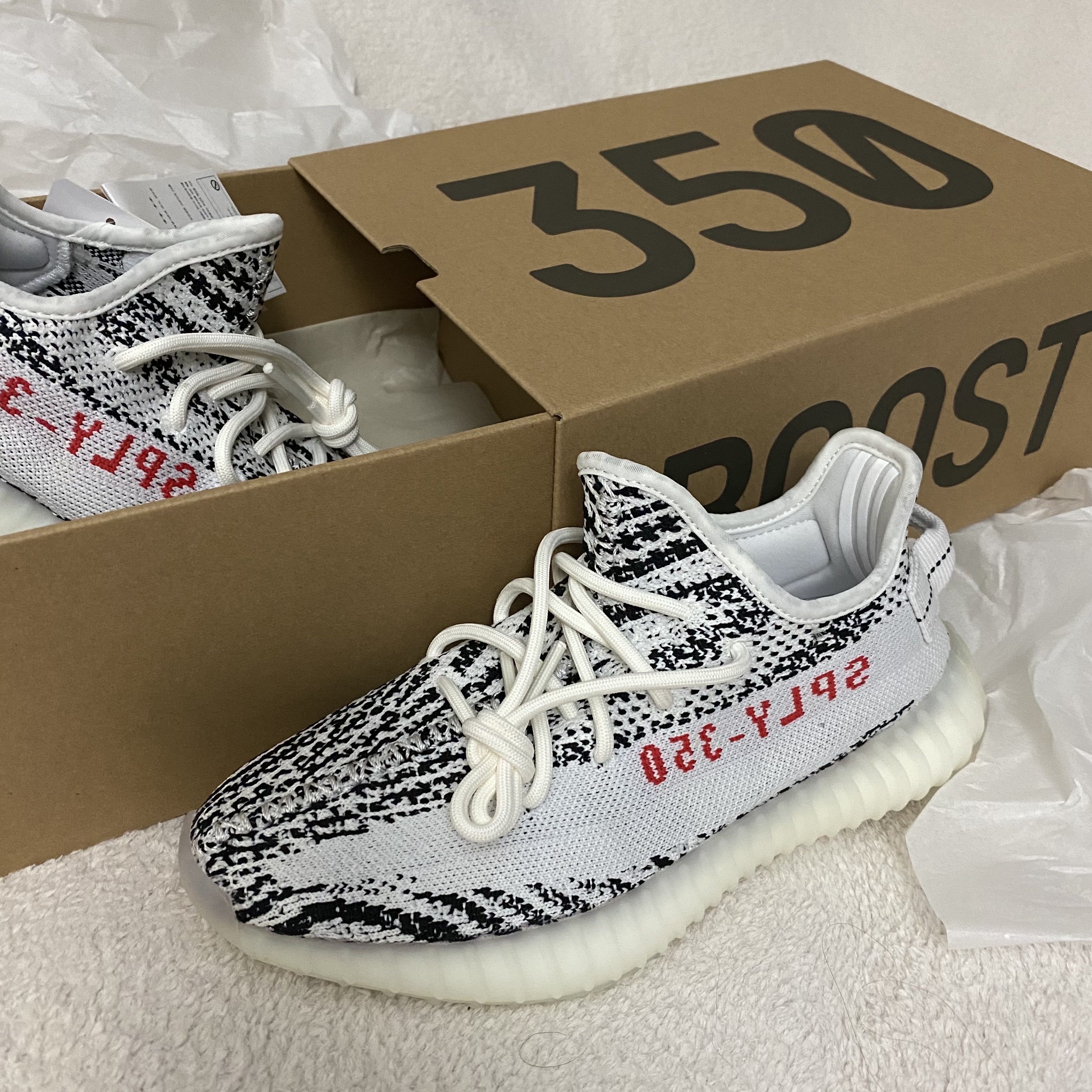 Adidas Yeezy Boost 350 V2 Zebra 2017/2019/2020 착용 스타일
