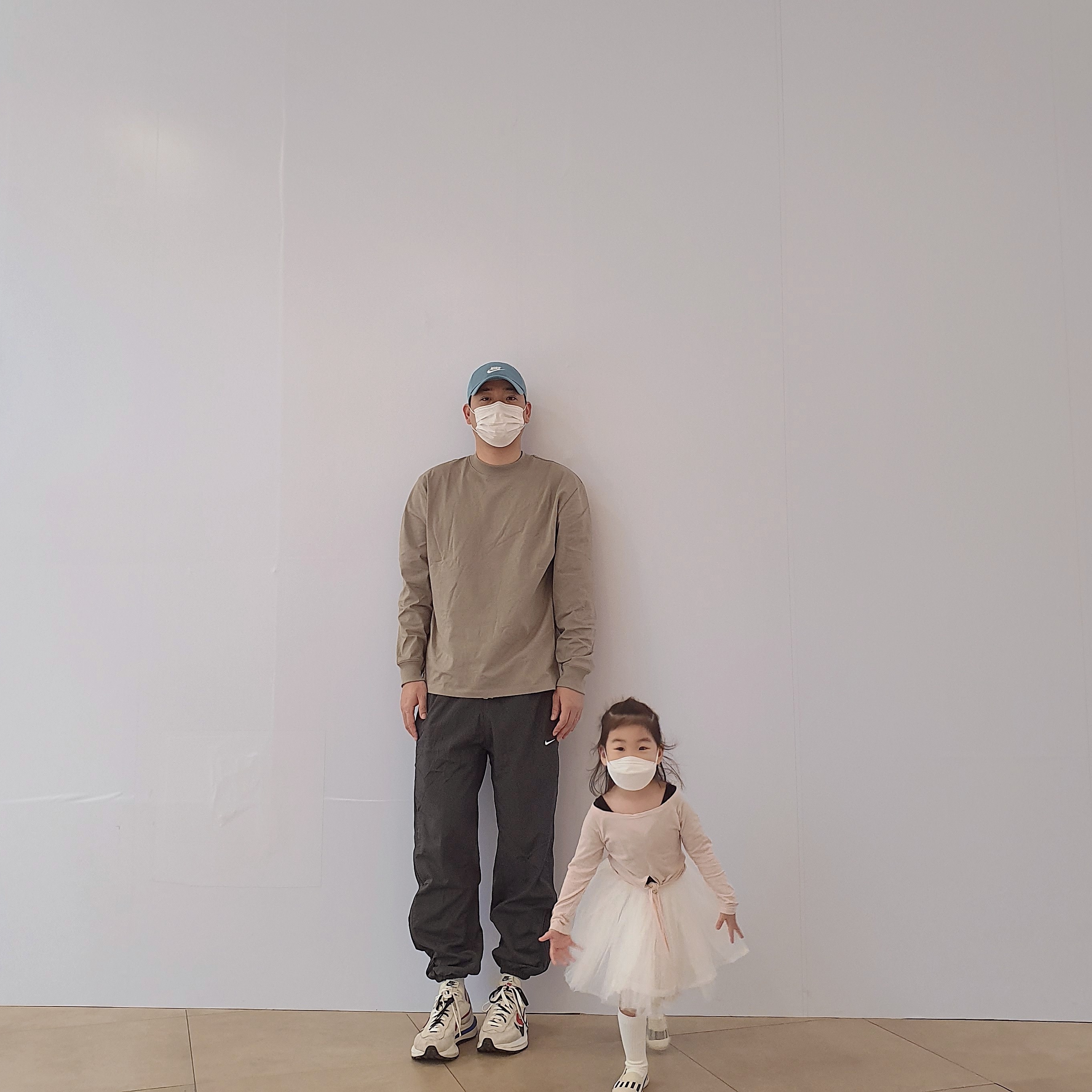 Nike x Sacai VaporWaffle Royal Fuchsia 착용 스타일