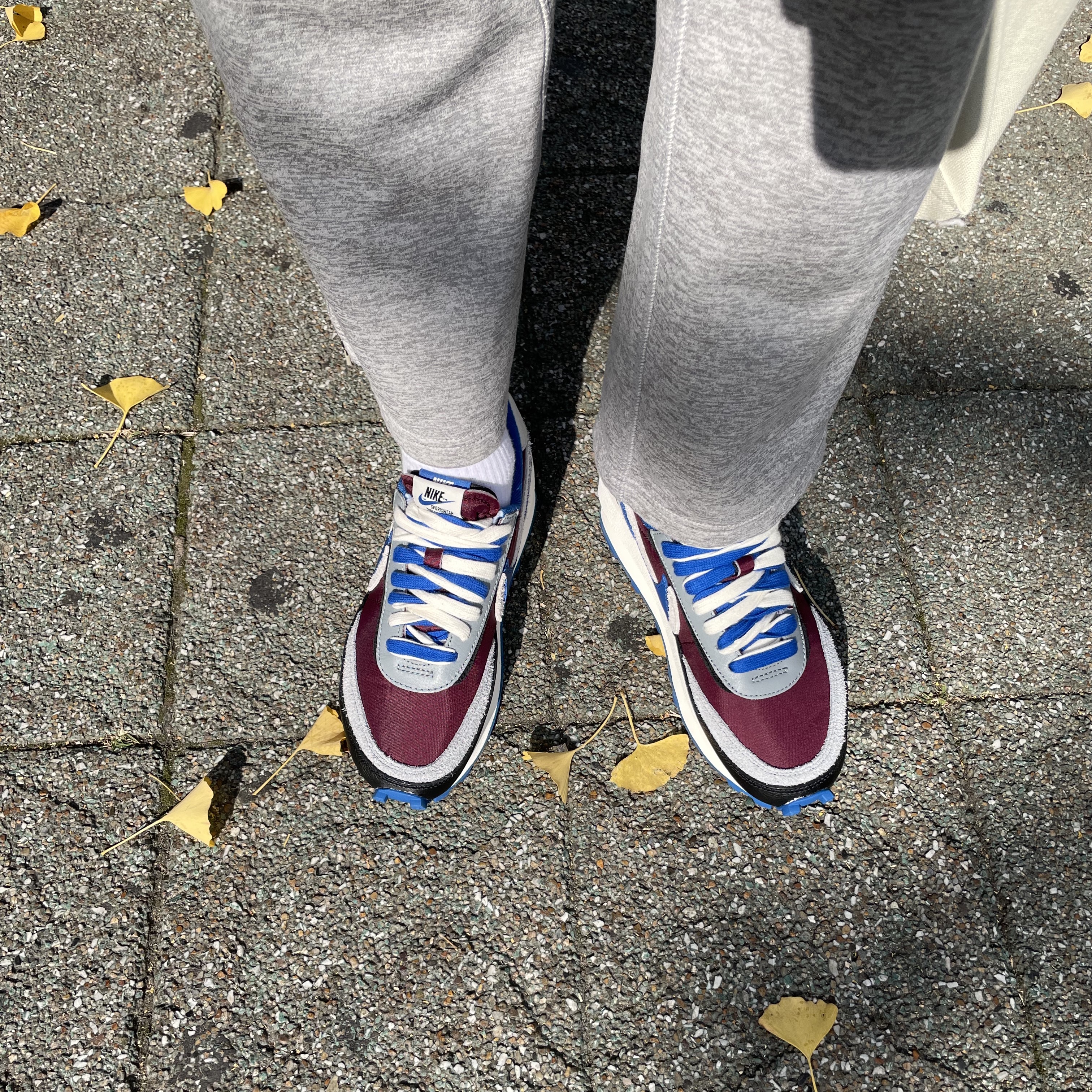 Nike x Sacai x Undercover LDWaffle Night Maroon Team Royal 착용 스타일