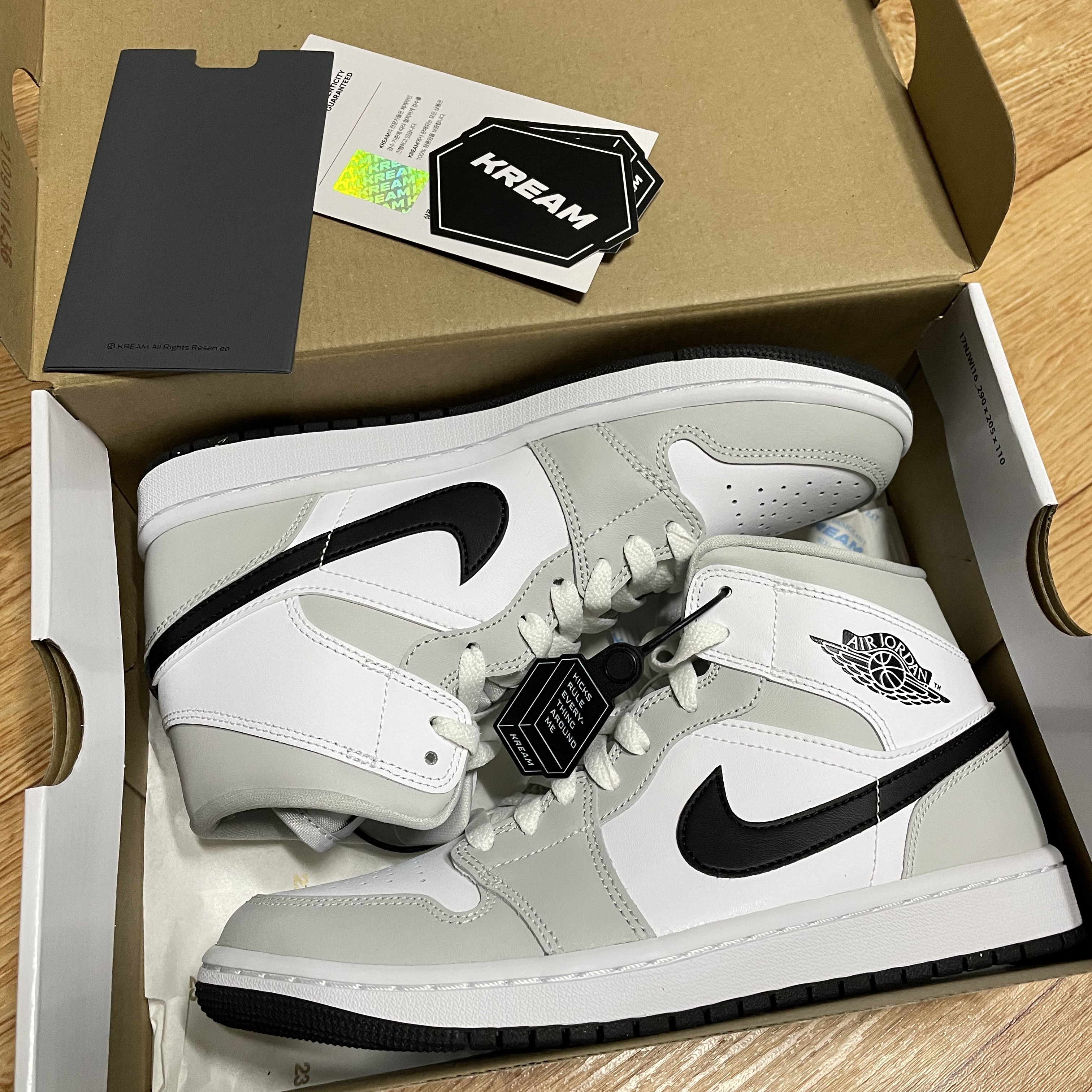 Nike Air Force 1 '07 Low White, (W) Jordan 1 Mid Grey Fog 착용 스타일 - 4
