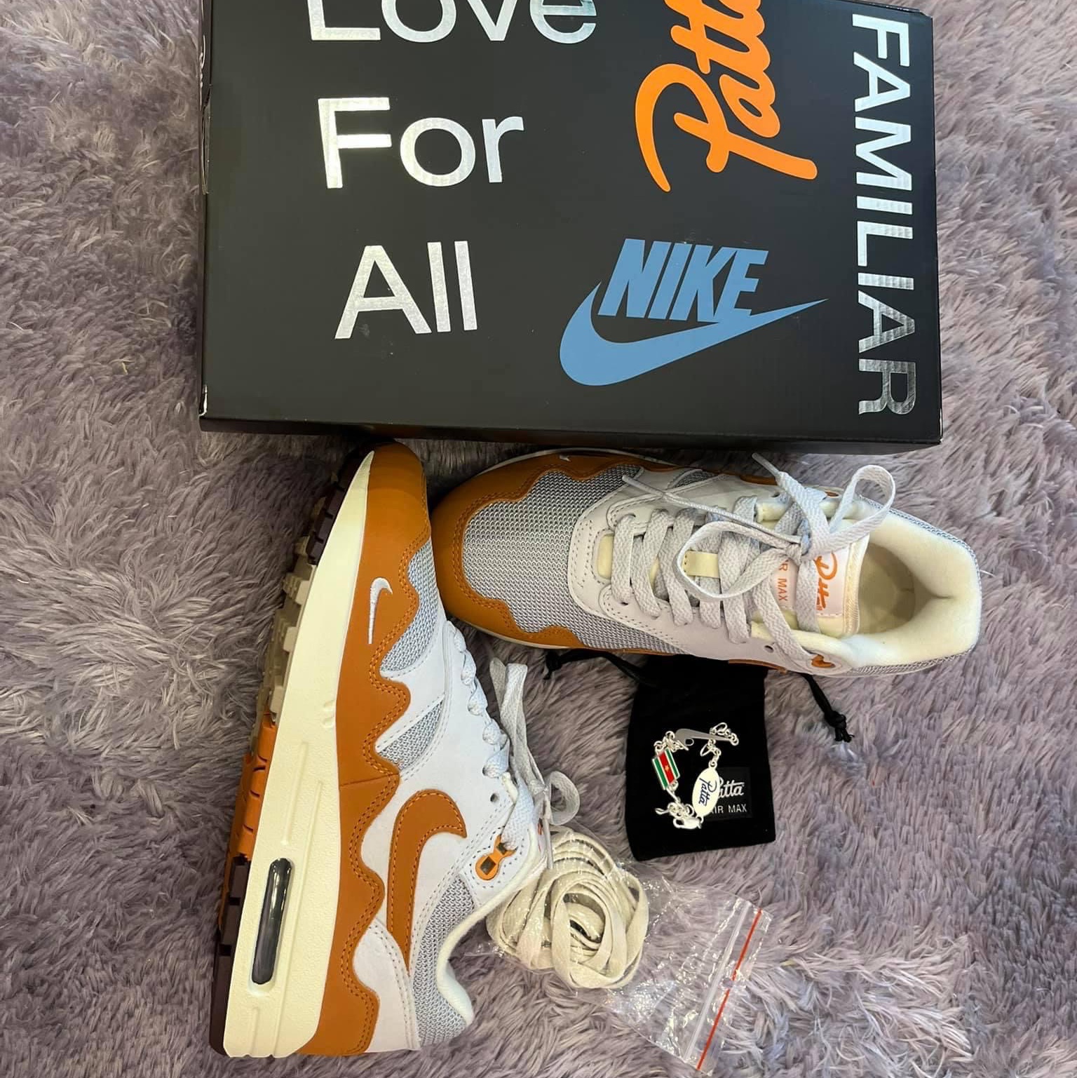 Nike x Patta Air Max 1 Monarch 착용 스타일