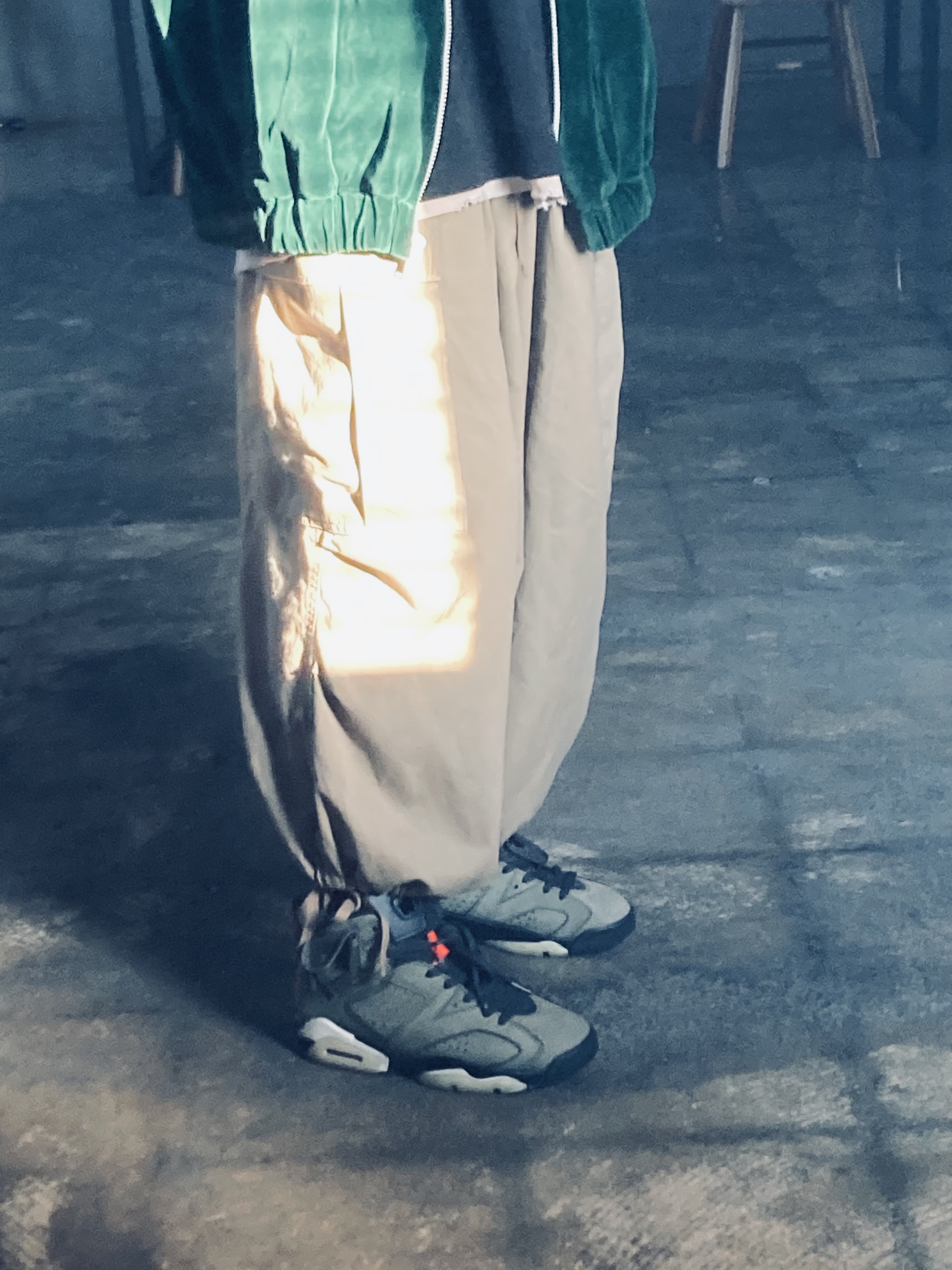 Jordan 6 x Travis Scott Retro Olive 착용 스타일 - 2