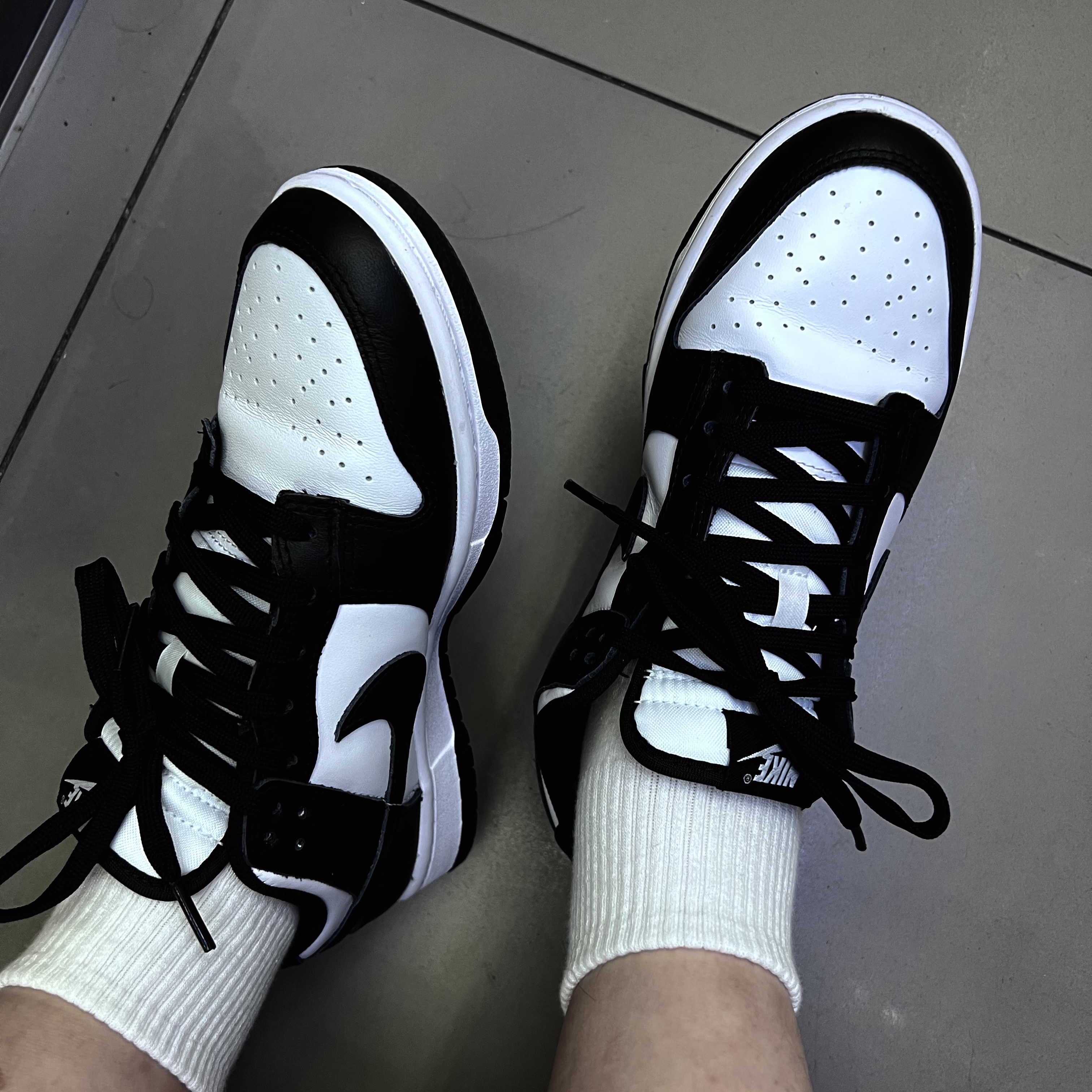 (W) Nike Dunk Low Black 착용 스타일 - 2