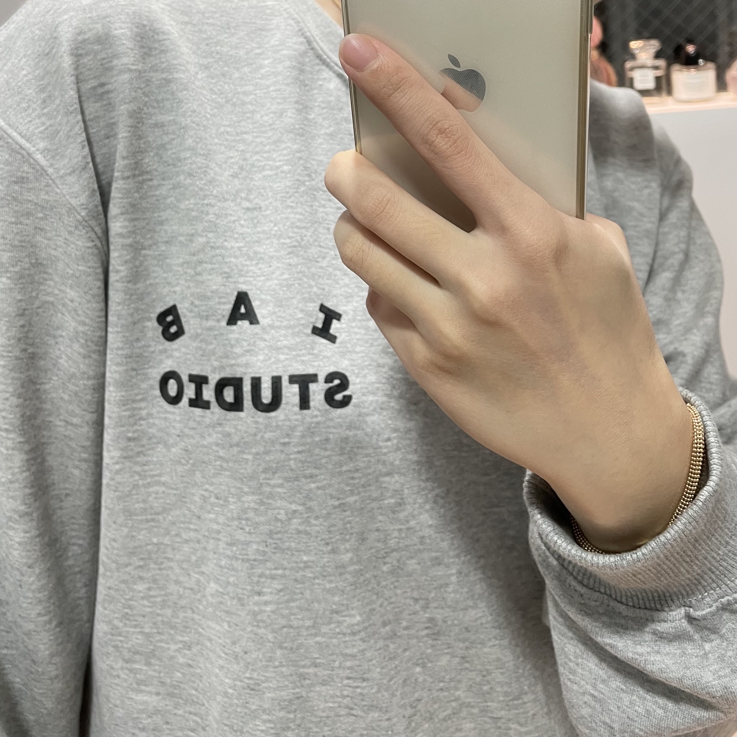 IAB Studio Long Sleeve Gray 착용 스타일 - 1