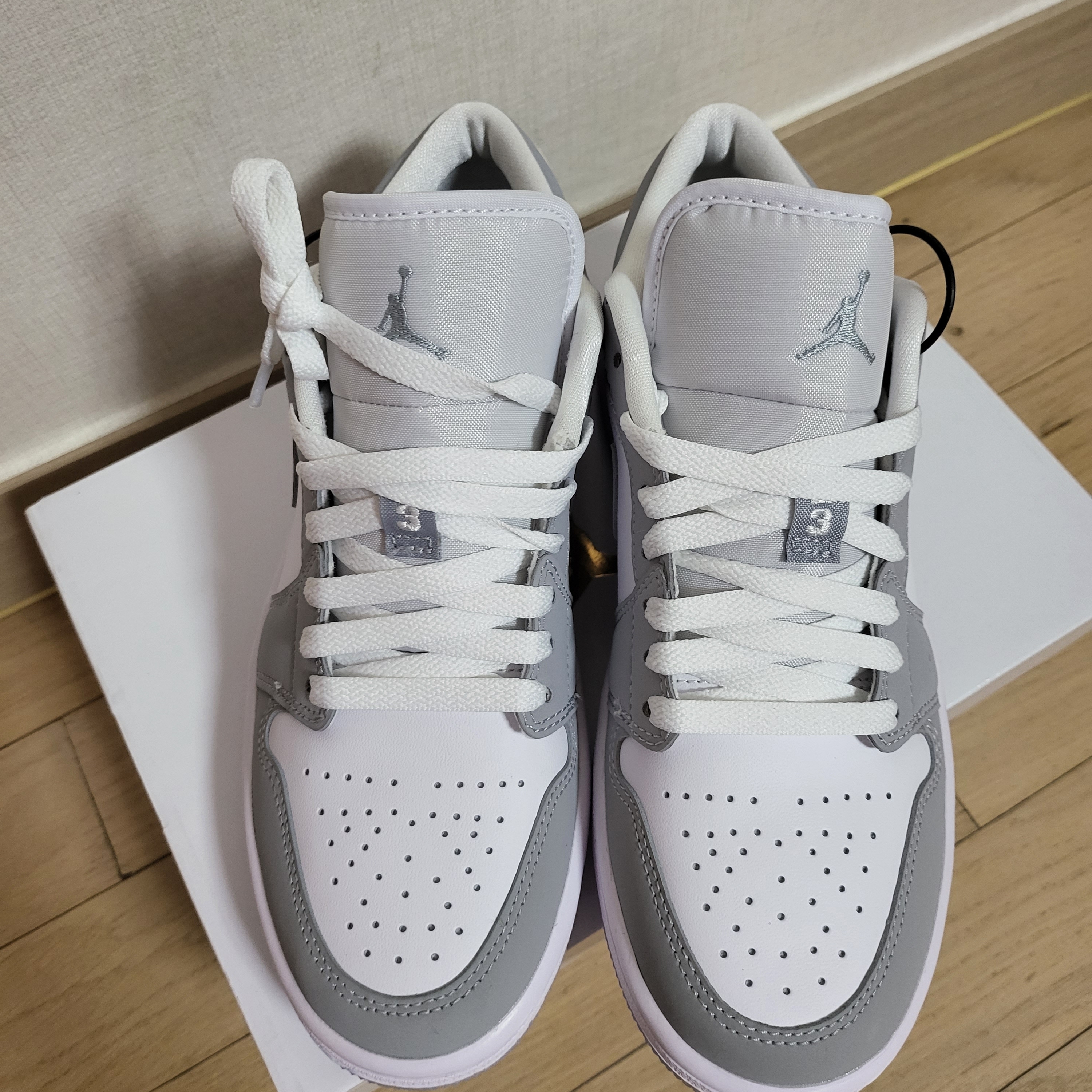 (W) Jordan 1 Low White Wolf Grey 착용 스타일 - 2