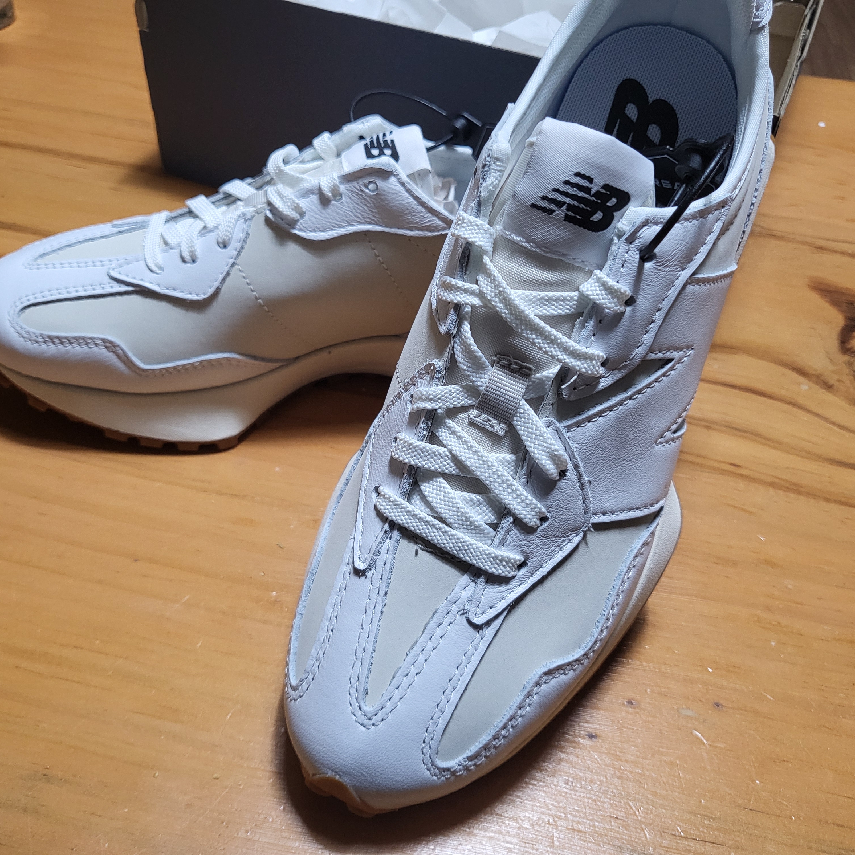 (W) New Balance 327 Leather White Moonbeam 착용 스타일 - 4