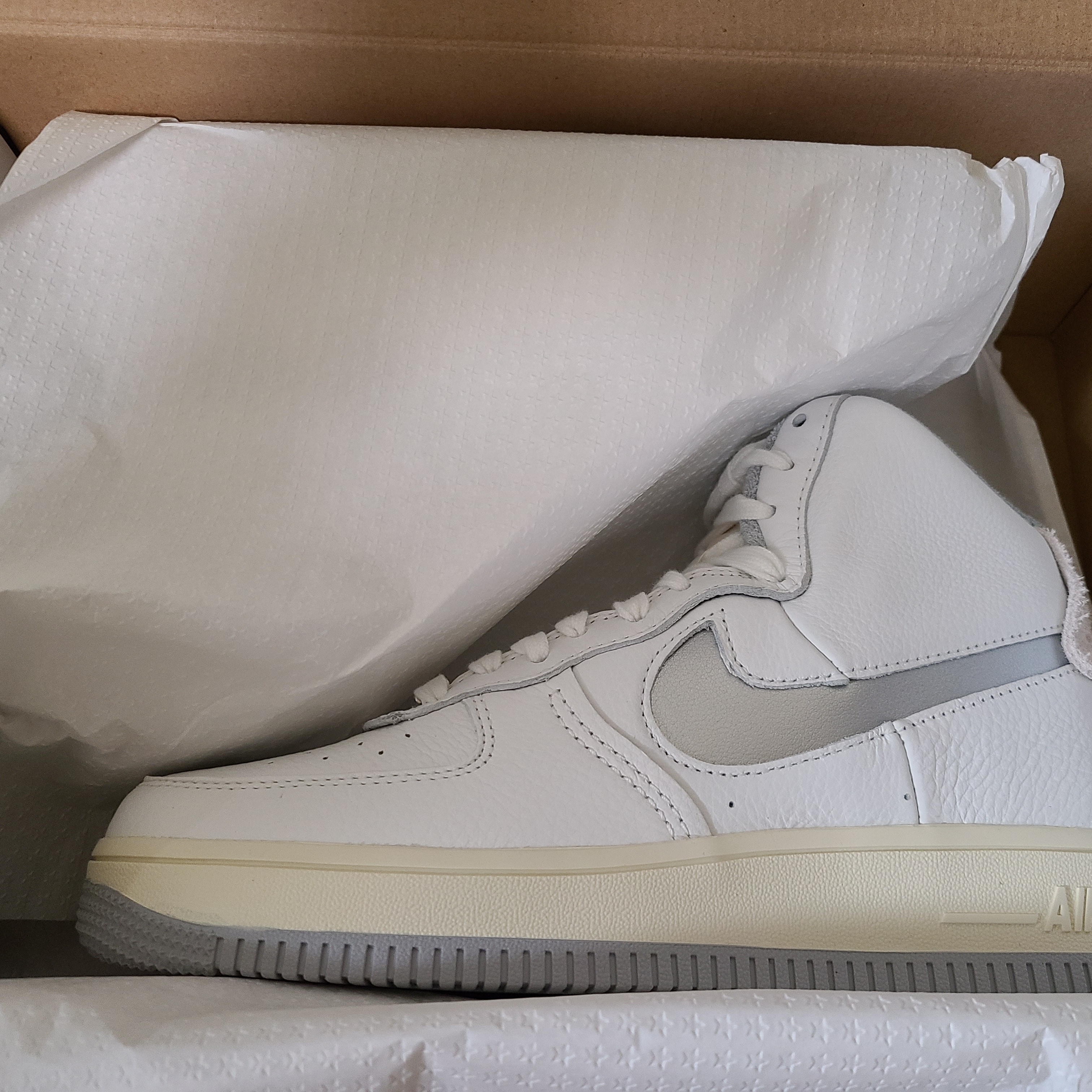 (W) Nike Air Force 1 High Sculpt Silver 착용 스타일 - 3