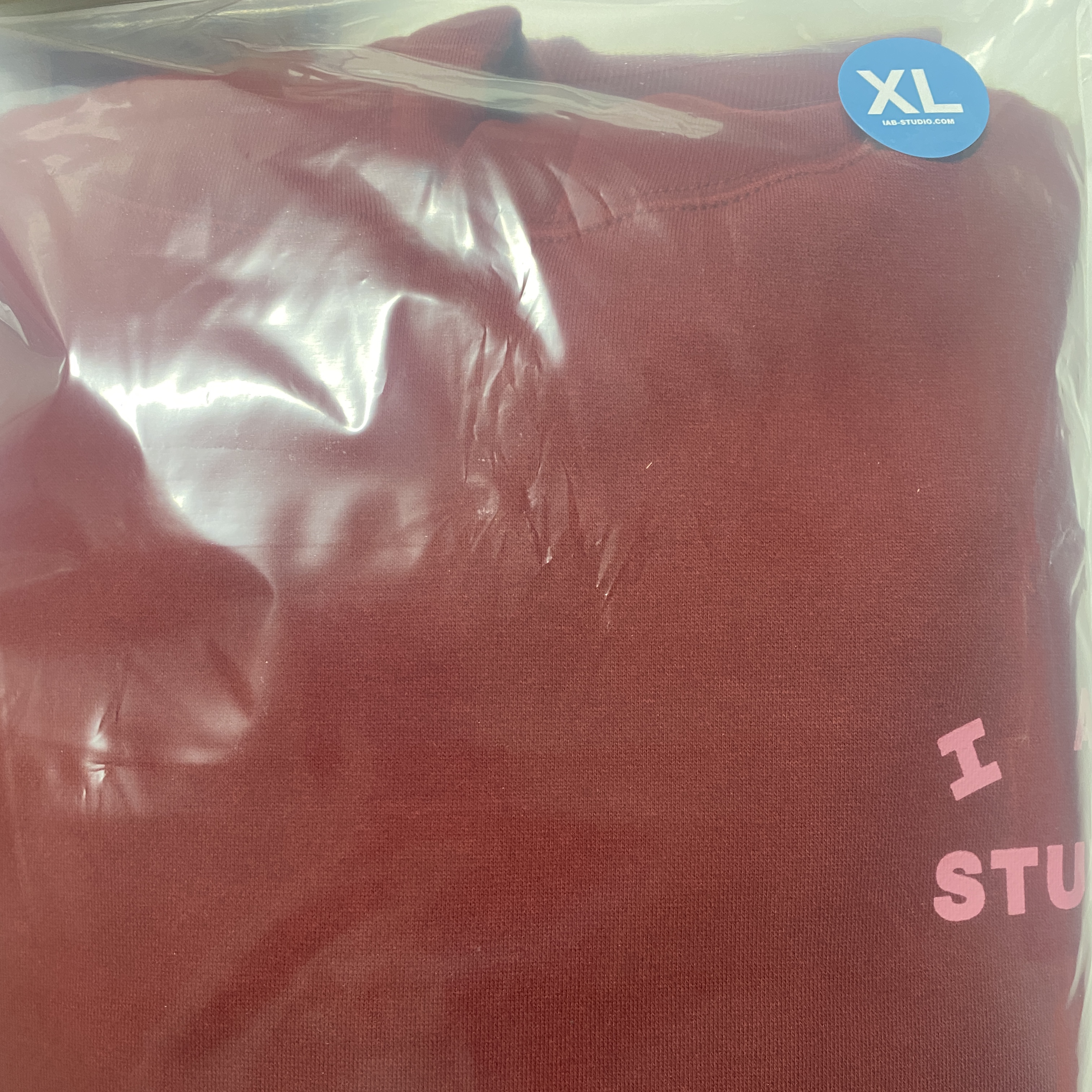 IAB Studio Hoodie Raspberry 착용 스타일