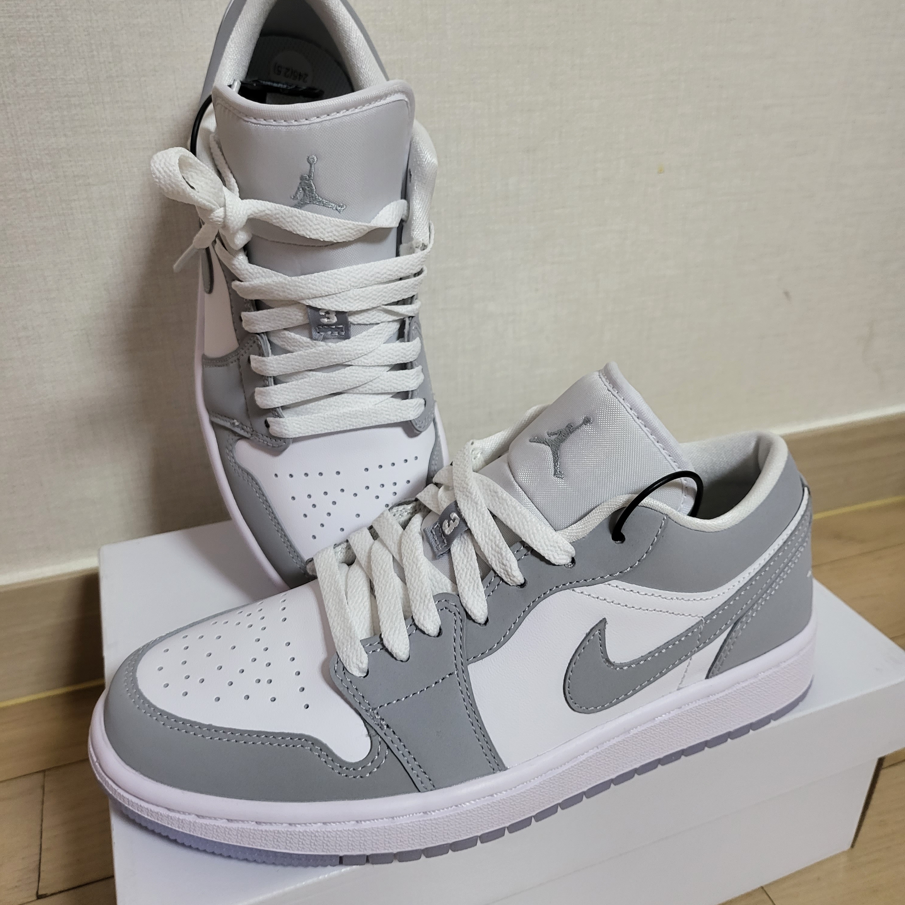 (W) Jordan 1 Low White Wolf Grey 착용 스타일 - 3