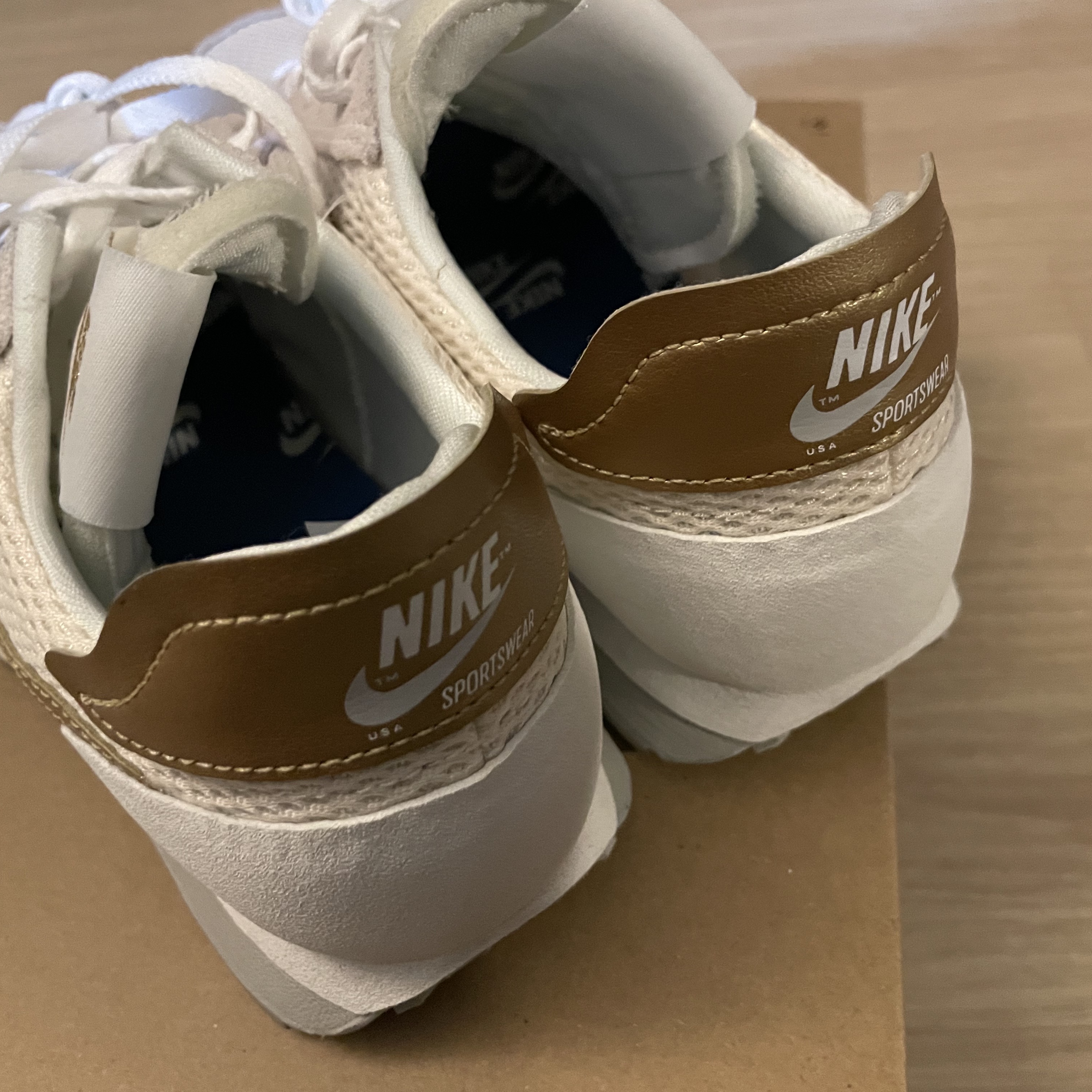 (W) Nike Daybreak Type Metallic Gold 착용 스타일