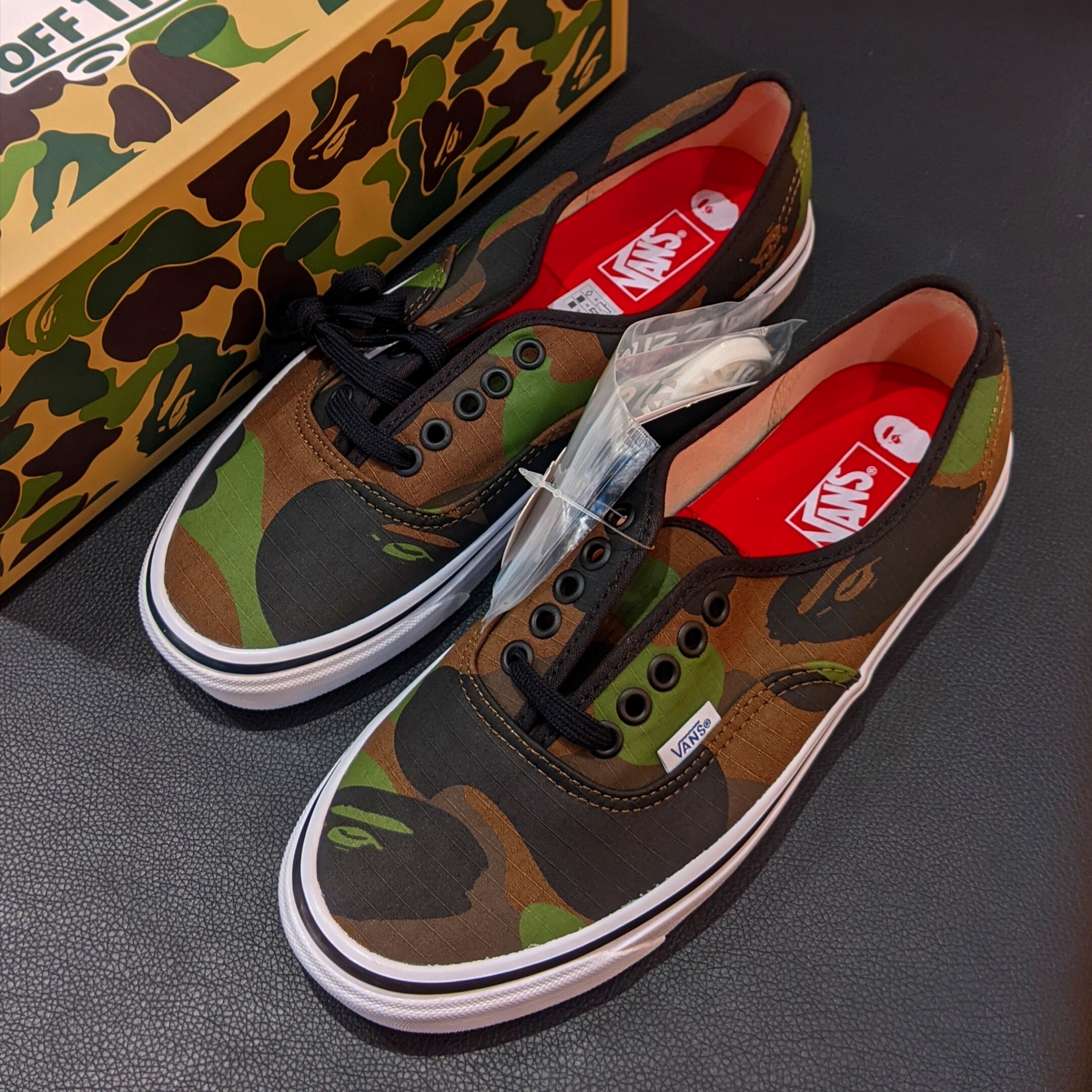 Vans x BAPE Authentic 44 DX 1st Camo Green 착용 스타일