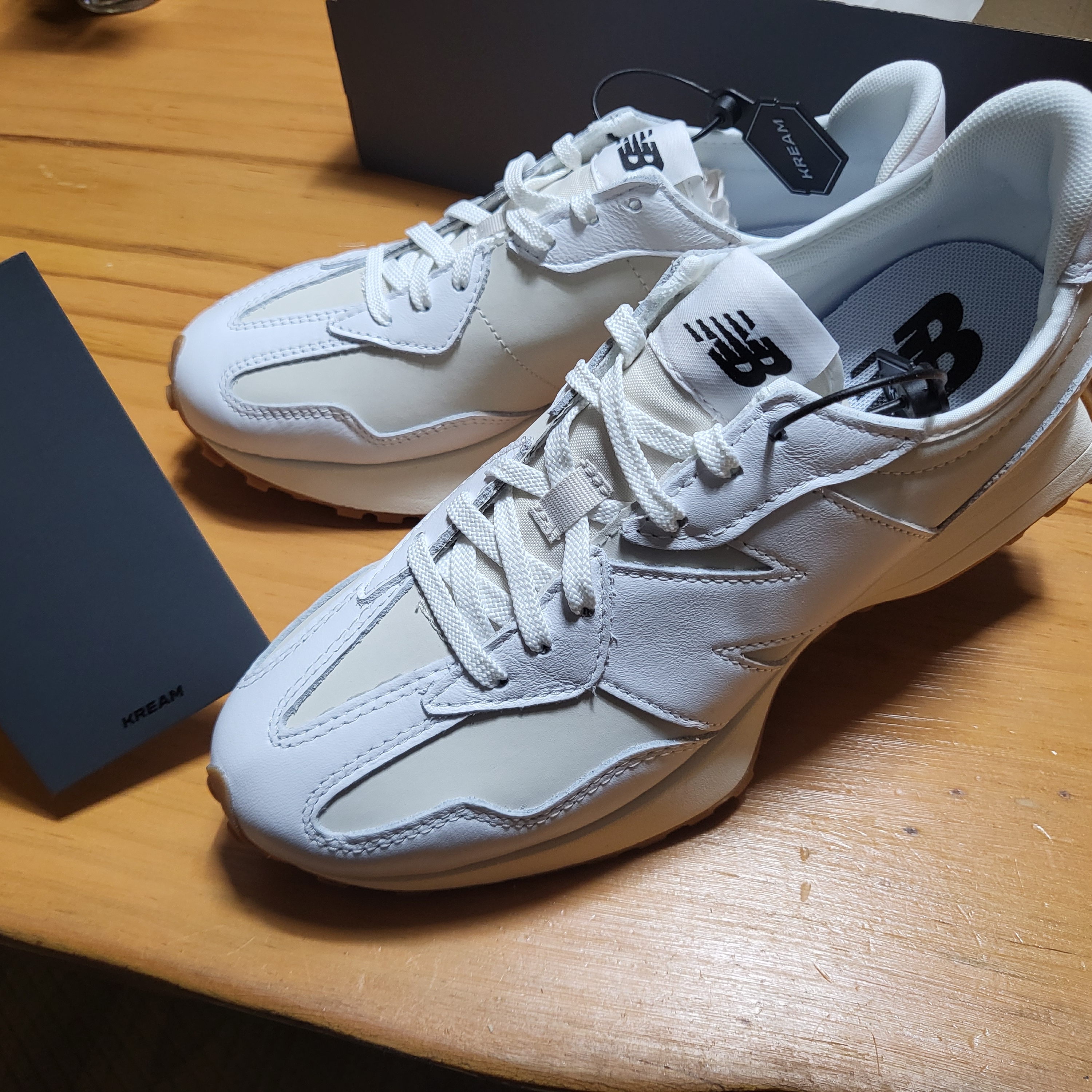(W) New Balance 327 Leather White Moonbeam 착용 스타일 - 5