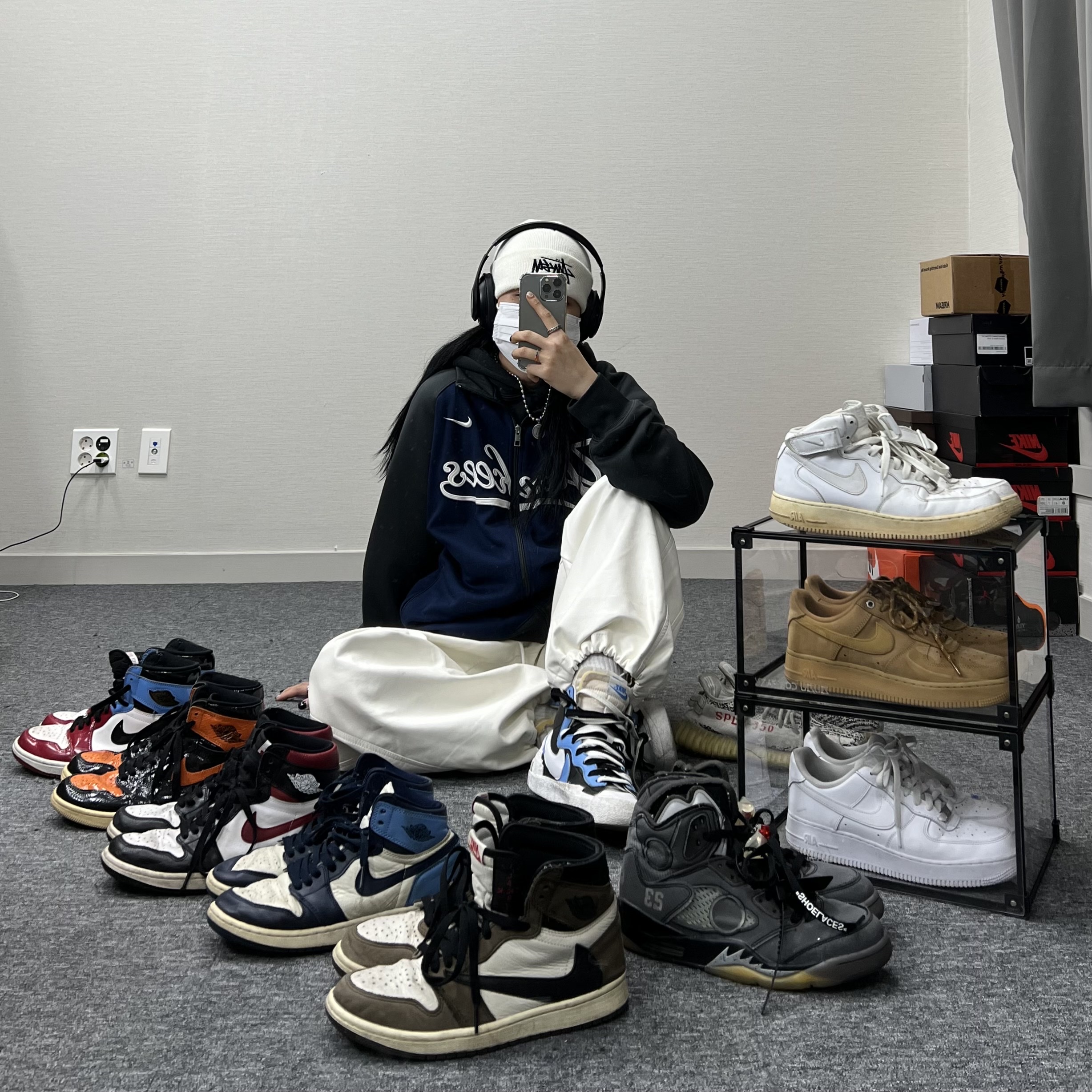 Jordan 1 x Travis Scott Retro High OG SP Mocha, Jordan 5 x Off-White Retro SP Black Muslin 착용 스타일 - 1