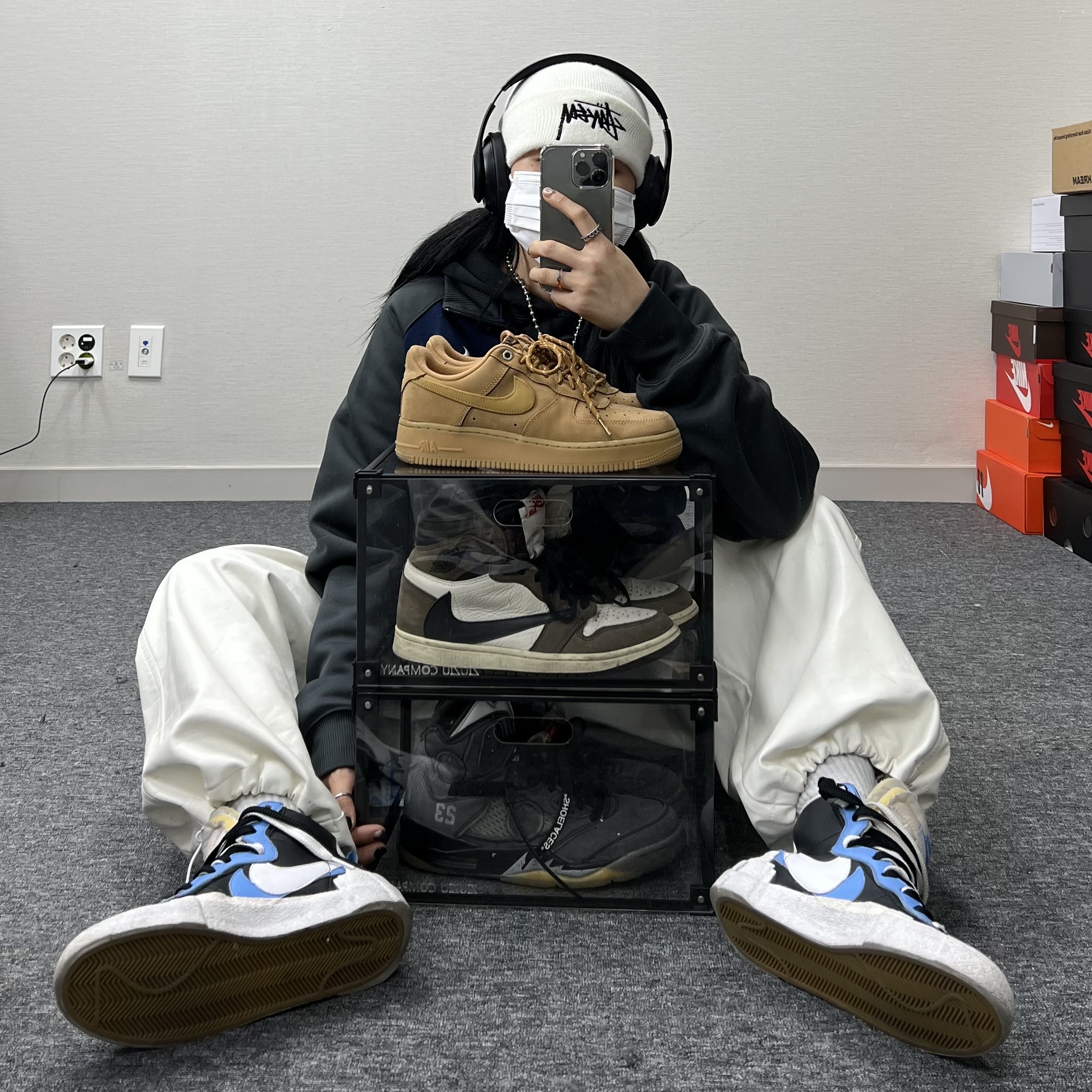 Jordan 1 x Travis Scott Retro High OG SP Mocha, Jordan 5 x Off-White Retro SP Black Muslin 착용 스타일 - 2