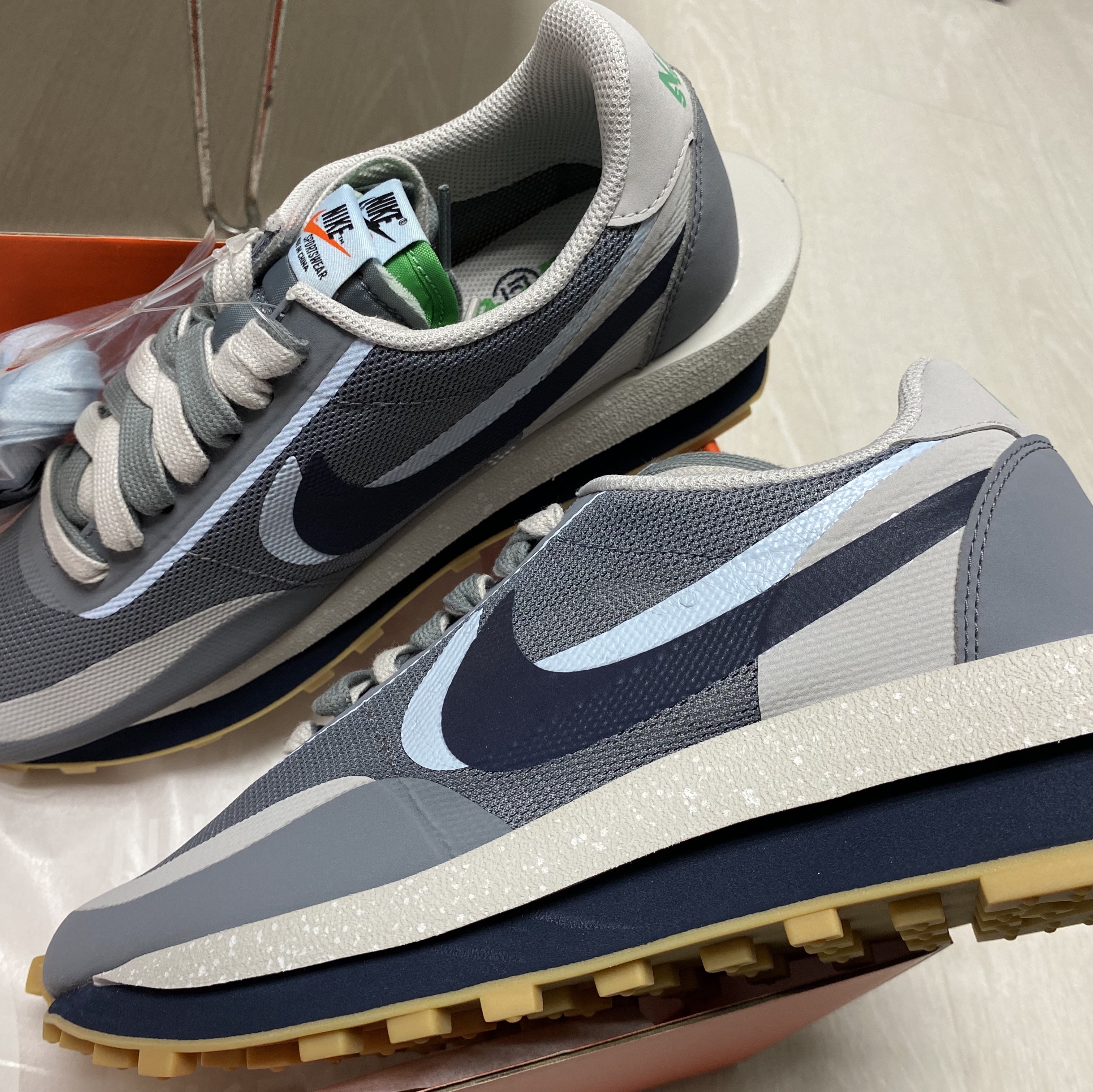 Nike x Sacai x Clot LDWaffle Cool Grey 착용 스타일 - 2