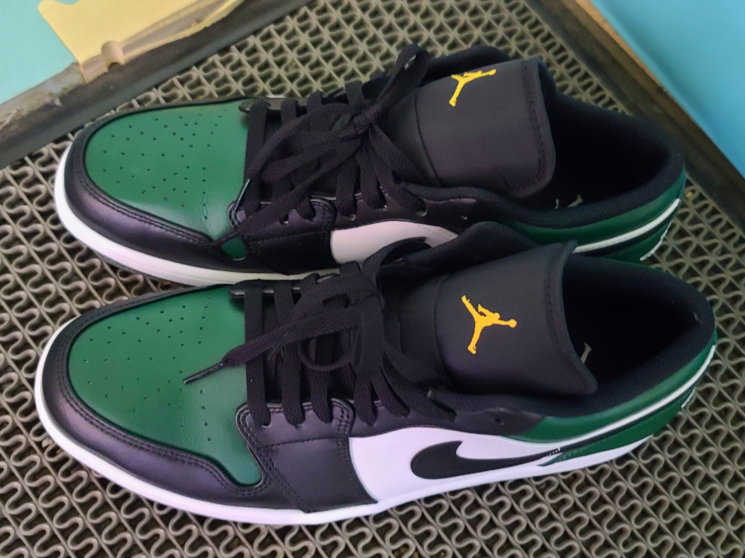 Jordan 1 Low Black Particle Grey, Jordan 1 Low Green Toe 착용 스타일 - 3