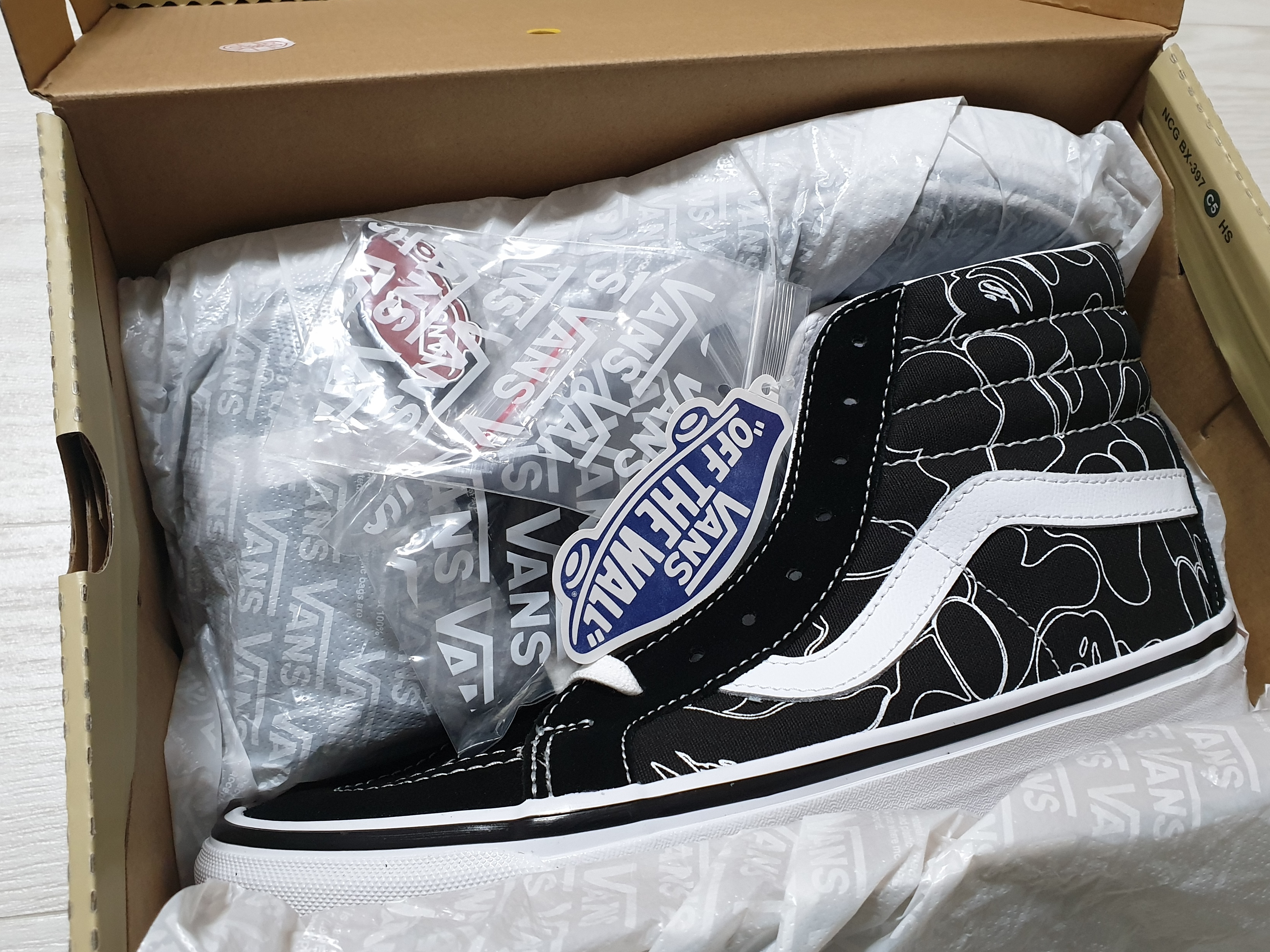 Vans x BAPE Sk8-Hi 38 DX Line ABC Camo Black 착용 스타일 - 2
