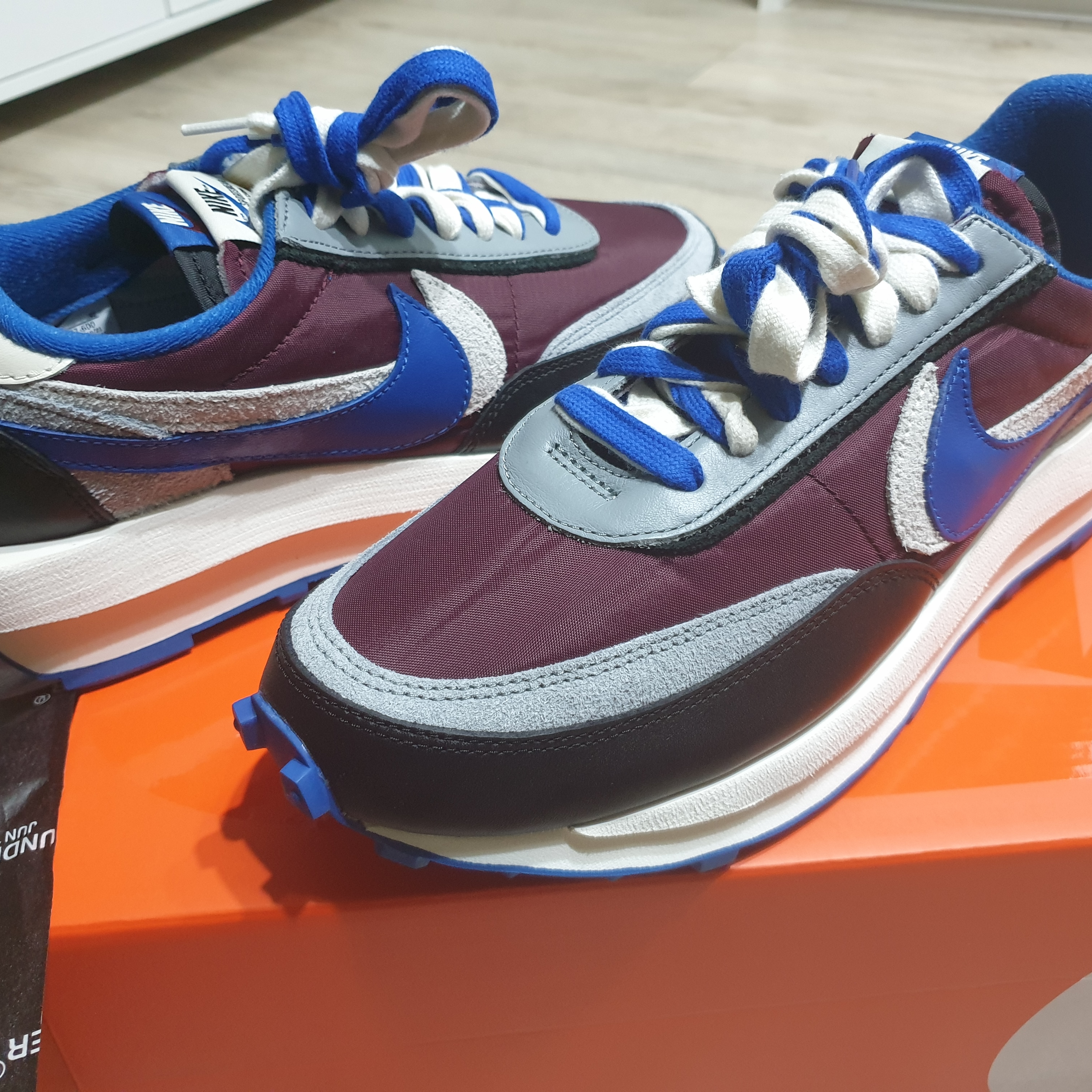 Nike x Sacai x Undercover LDWaffle Night Maroon Team Royal 착용 스타일
