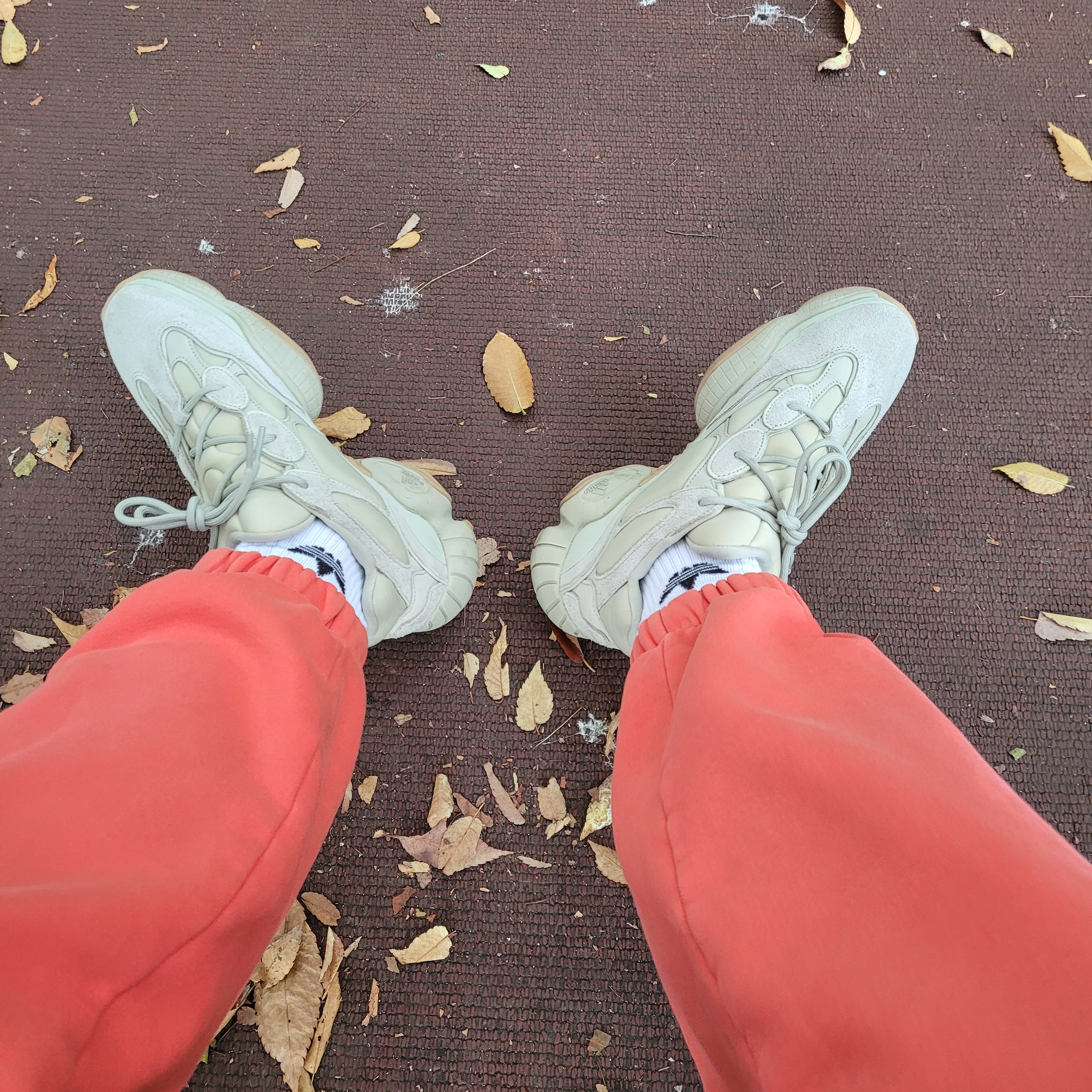 Adidas Yeezy 500 Stone 착용 스타일 - 1