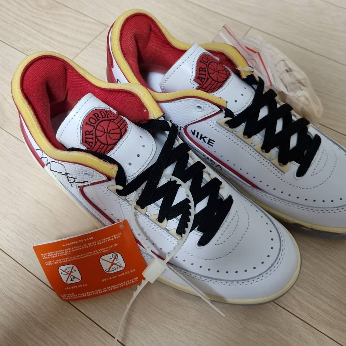 Jordan 2 x Off-White Retro Low SP White and Varsity Red 착용 스타일 - 4