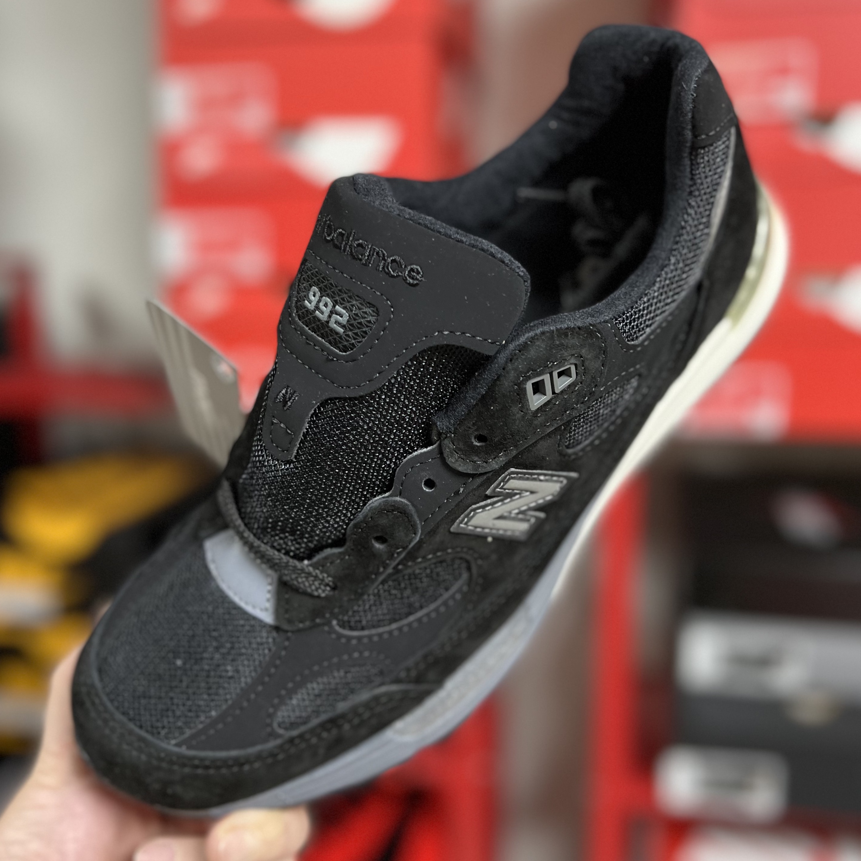 New Balance 992 Made in USA Black 착용 스타일 - 1