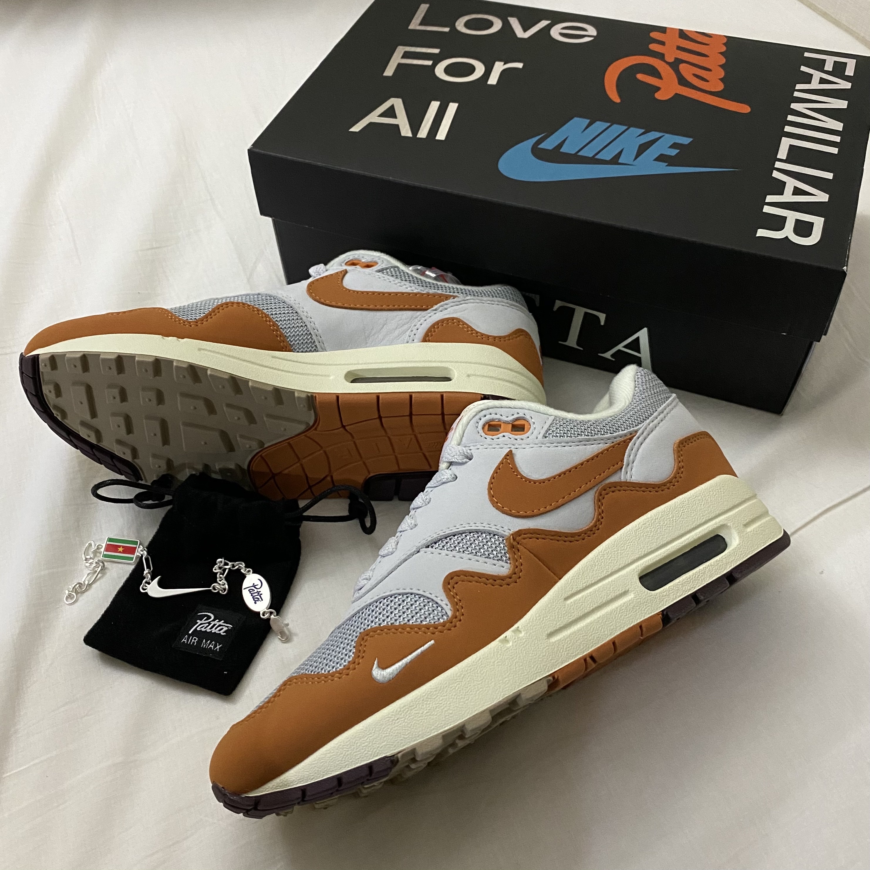 Nike x Patta Air Max 1 Monarch 착용 스타일