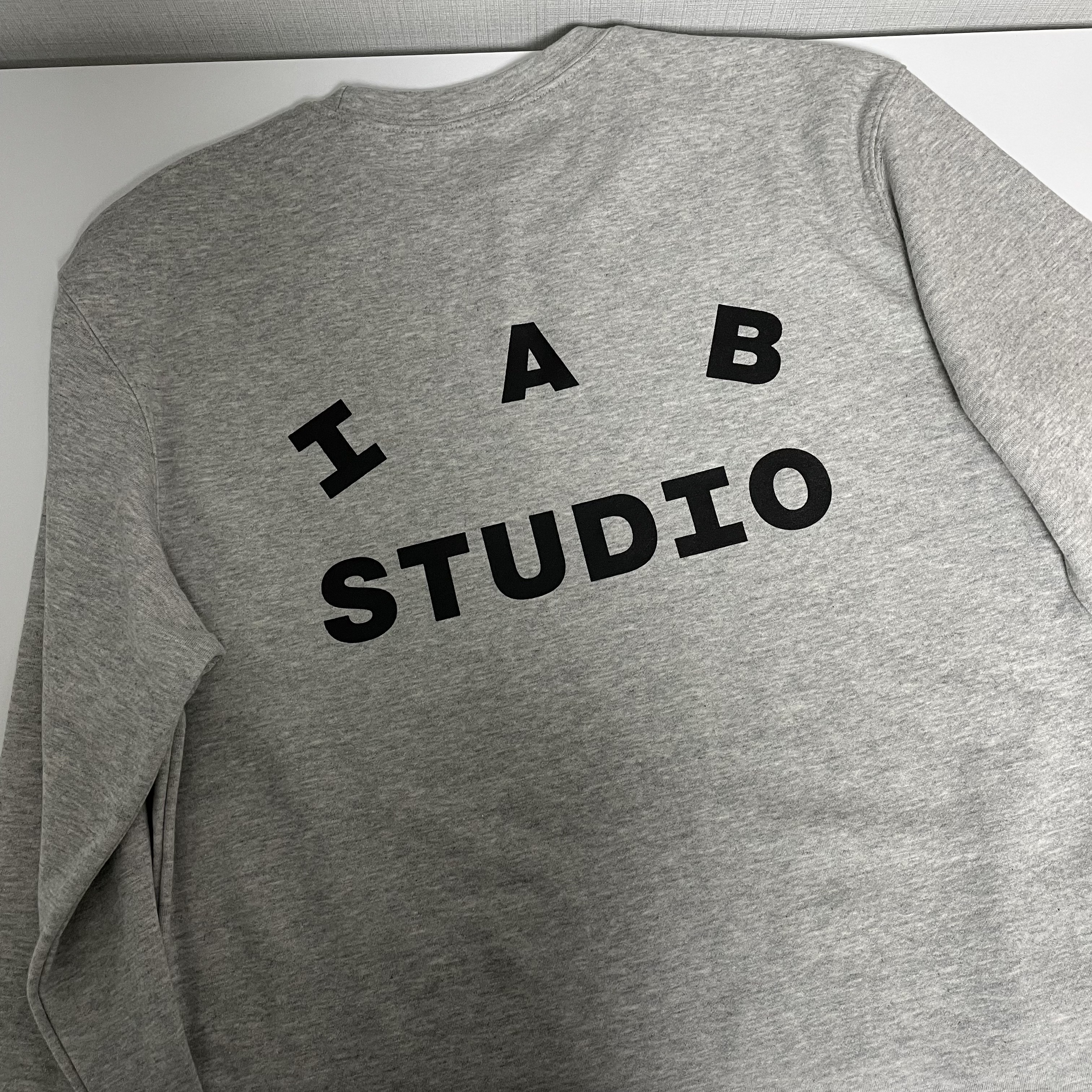 IAB Studio Long Sleeve Gray 착용 스타일 - 2