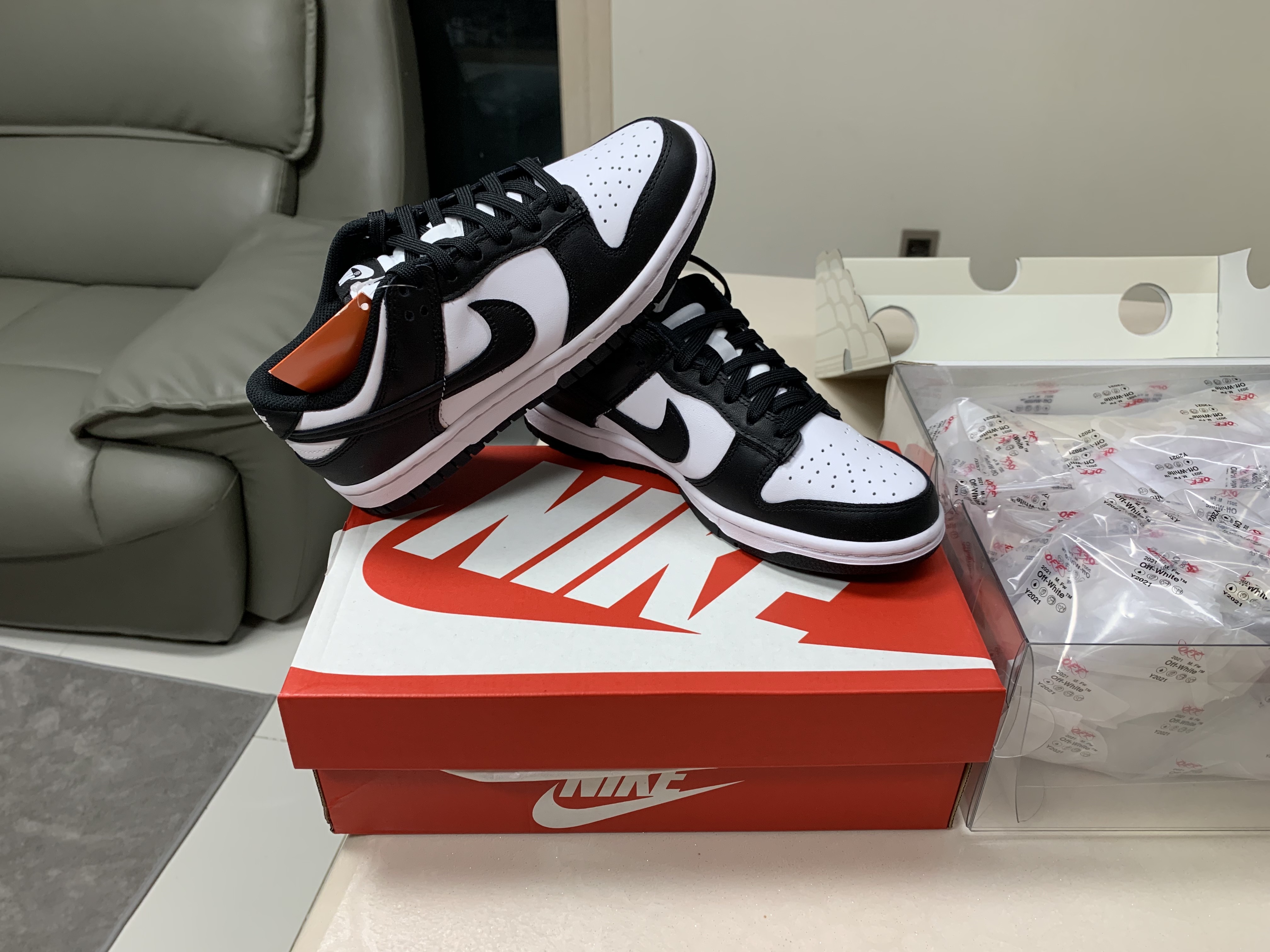 (W) Nike Dunk Low Black 착용 스타일 - 3