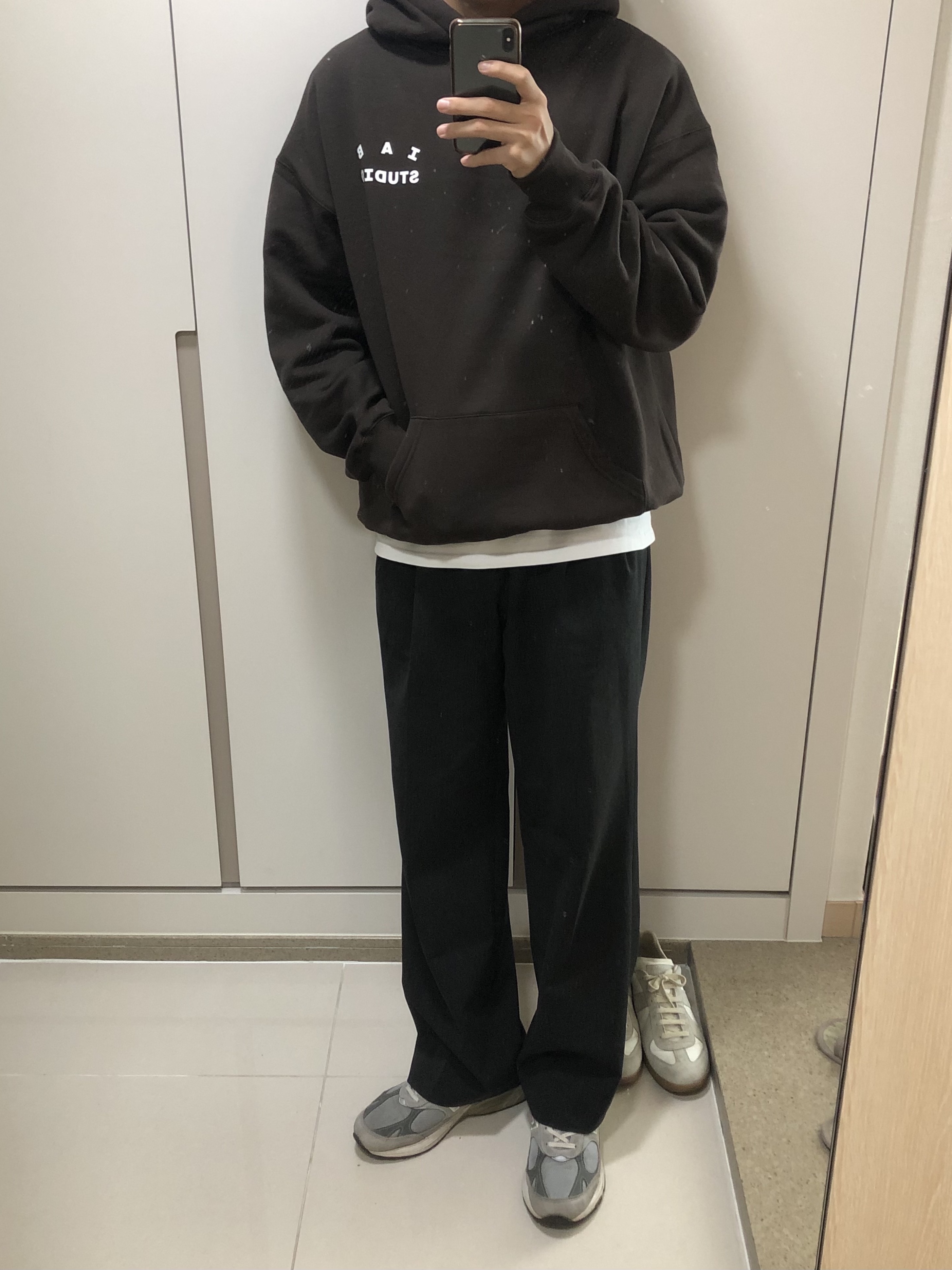 IAB Studio Hoodie Brown, (W) New Balance 993 Made in USA Grey - B Standard 착용 스타일