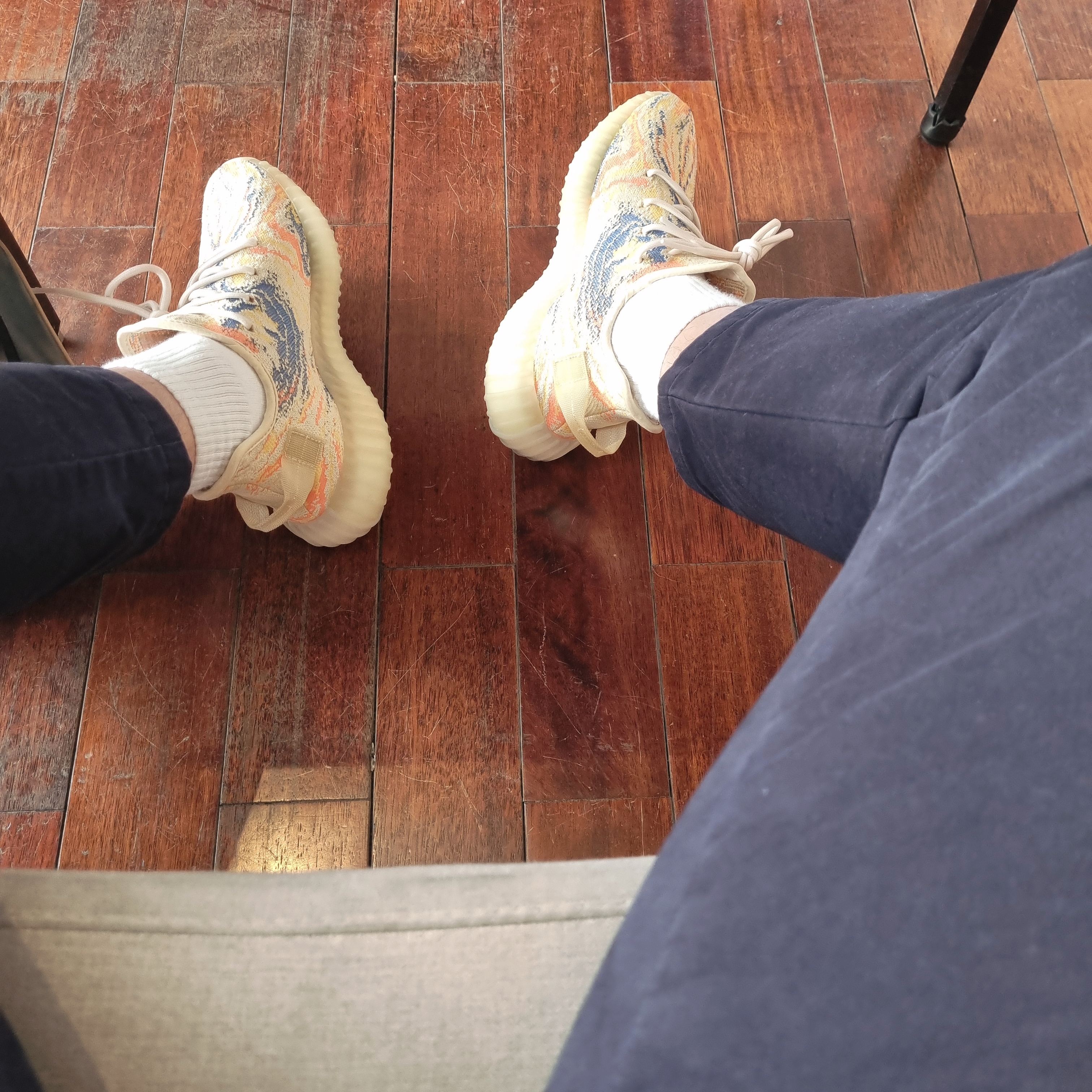 Adidas Yeezy Boost 350 V2 MX Oat 착용 스타일