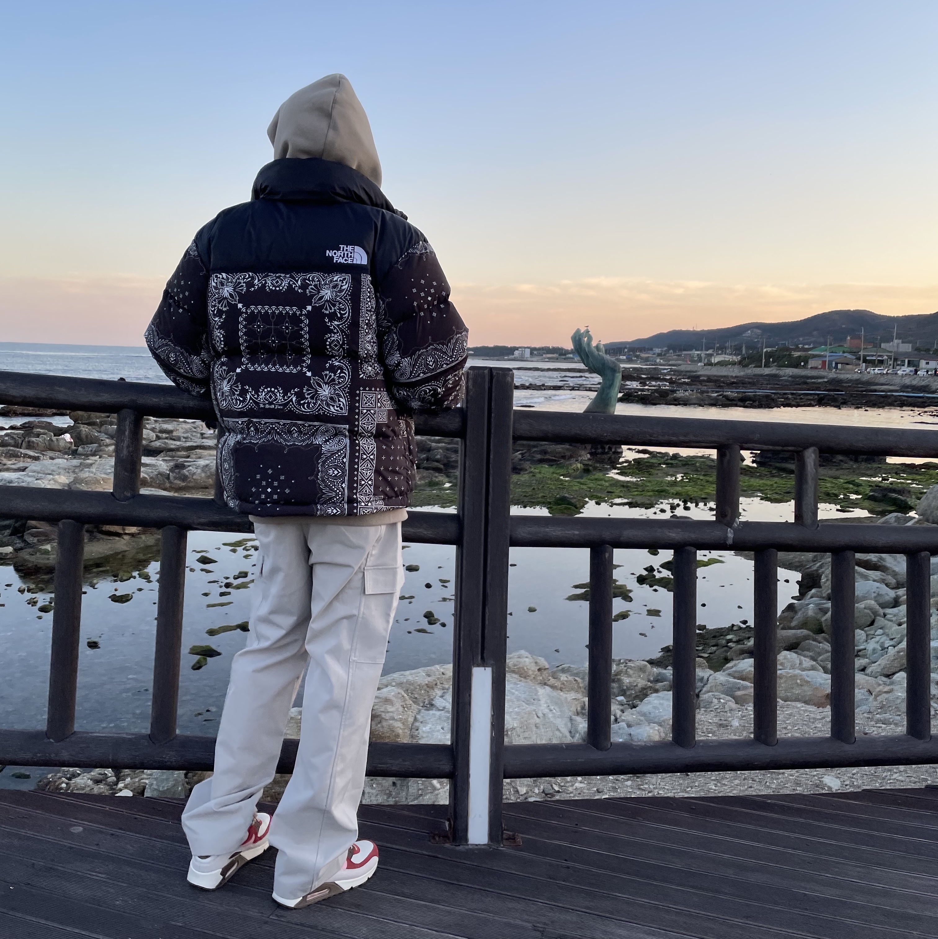 The North Face 1996 Novelty Nuptse Jacket Real Black - 21FW, Supreme Bandana Camp Cap Black - 21SS 착용 스타일 - 4