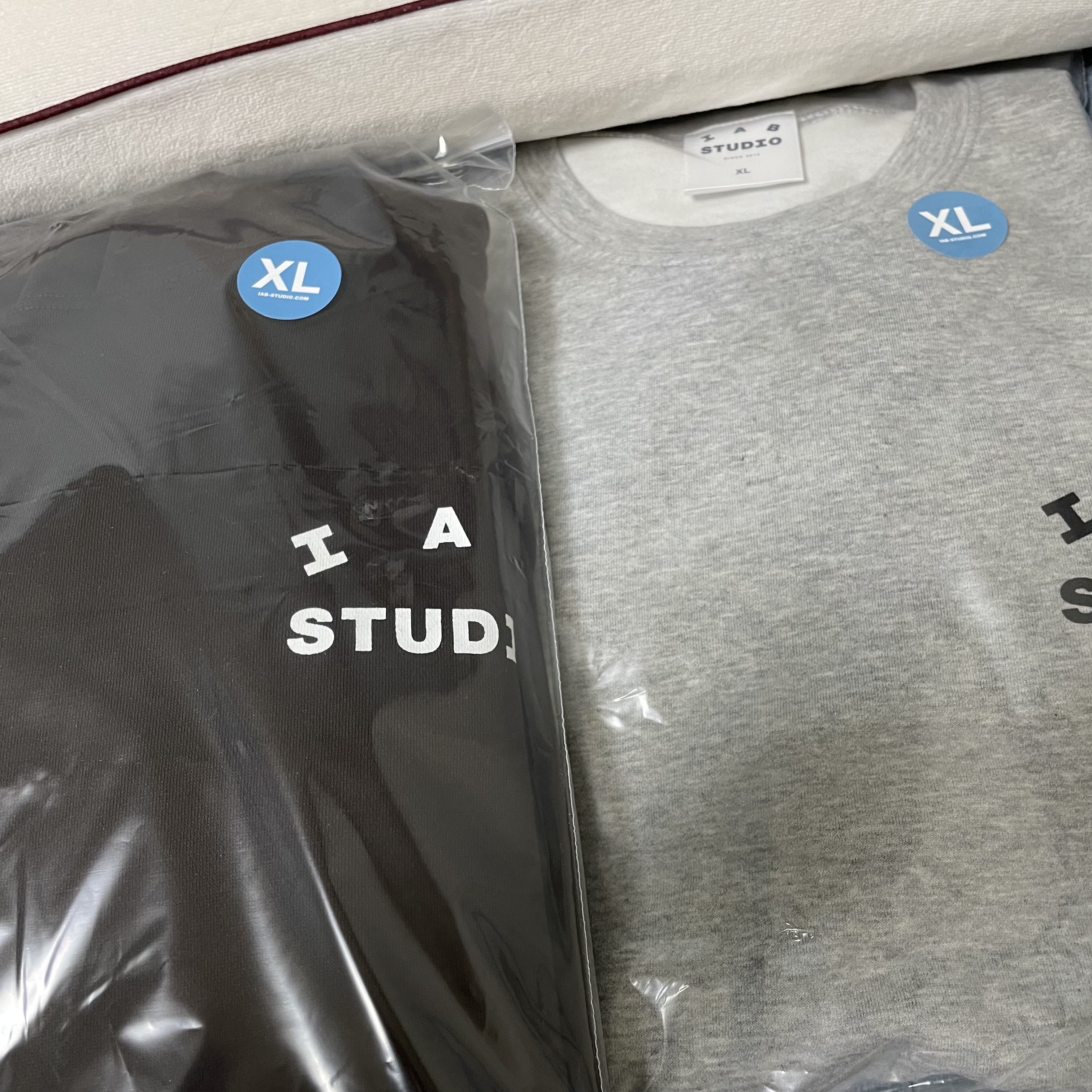 IAB Studio Hoodie Brown, IAB Studio Long Sleeve Gray 착용 스타일