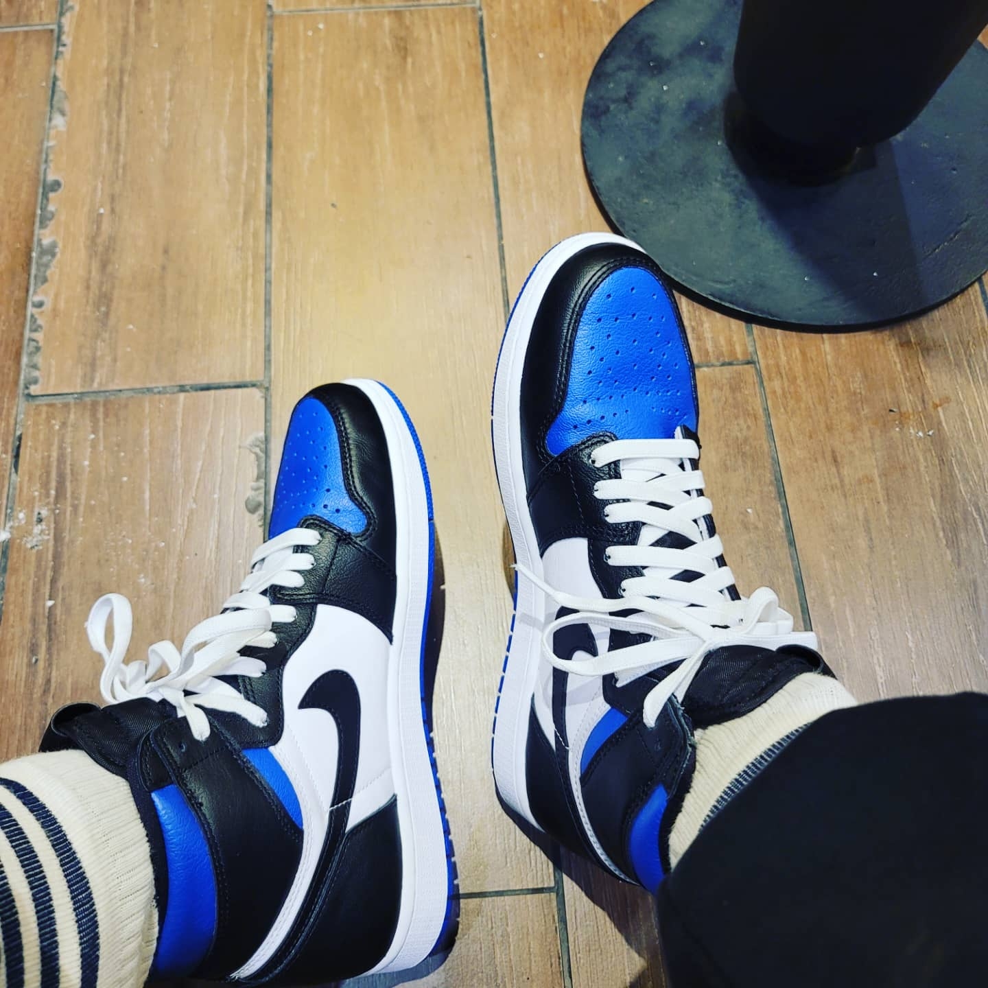Jordan 1 Retro High OG Royal Toe 착용 스타일 - 2