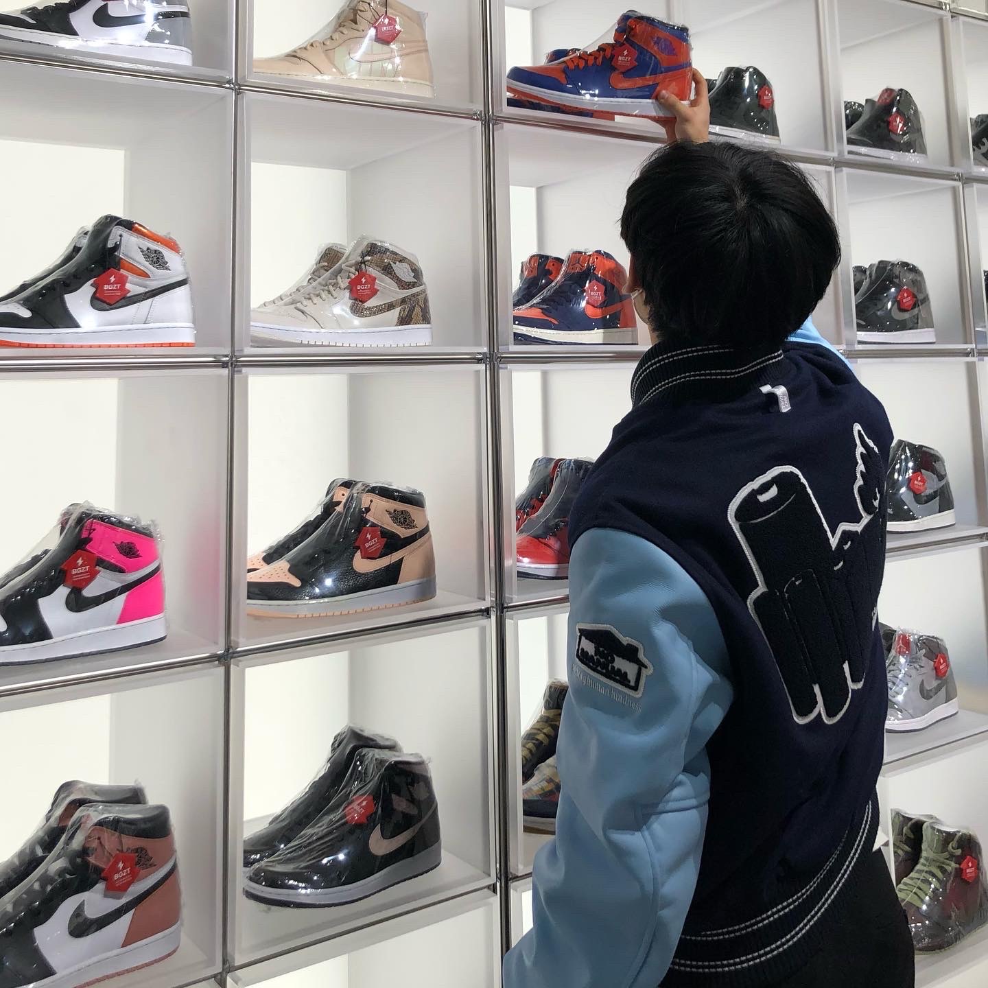 Nike x Sacai Blazer Mid White Black Legend Blue 착용 스타일 - 2