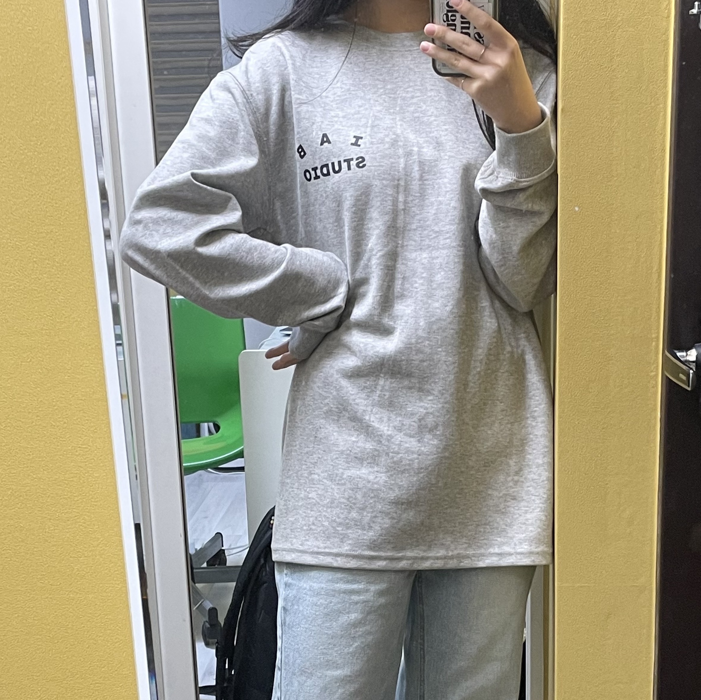 IAB Studio Long Sleeve Gray 착용 스타일 - 2