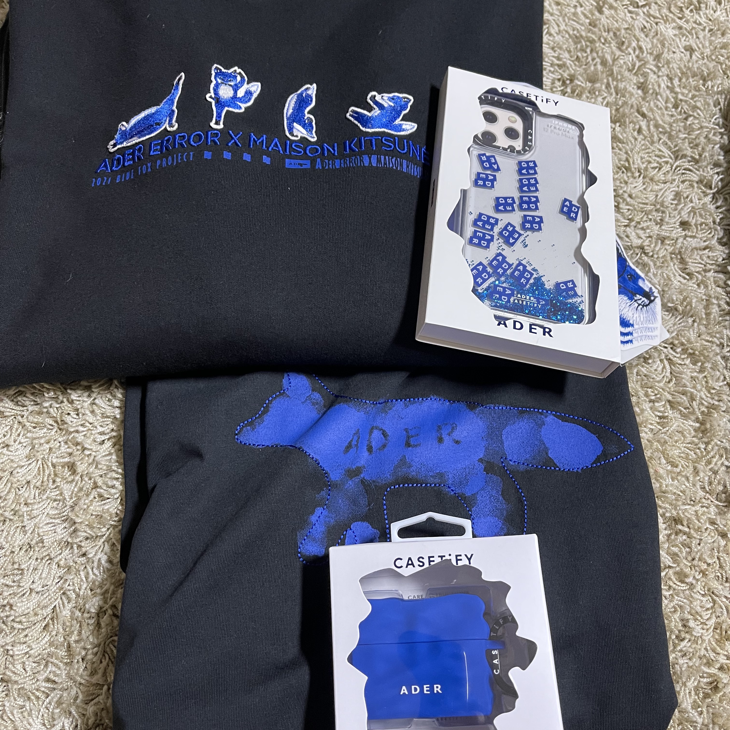 Maison Kitsune x Ader Error Yoga Blue Fox Sweatshirt Black, Casetify x Ader Error Tetris Floaty iPhone Case 착용 스타일