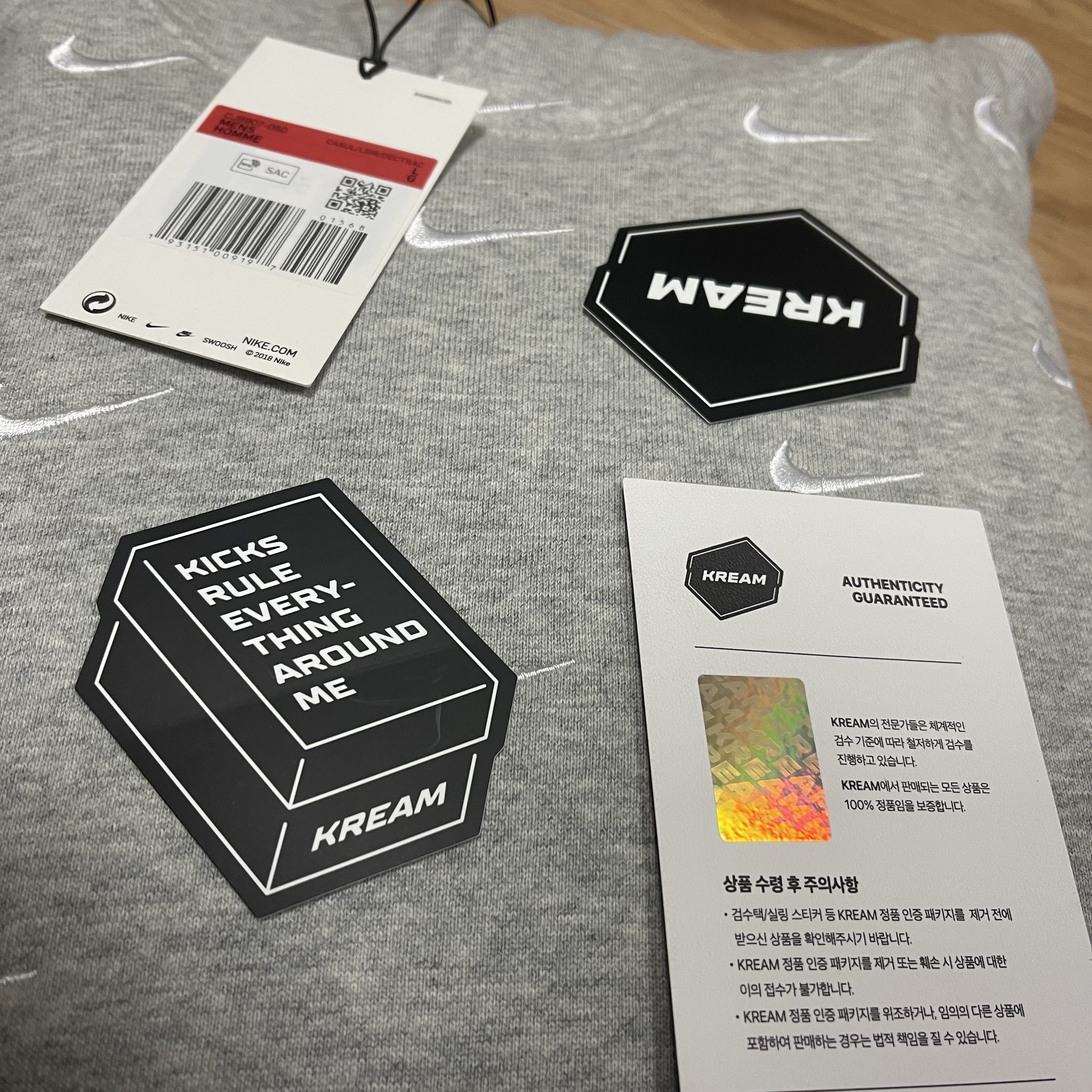 Nike NRG Swoosh Logo Hoodie Grey Heather 착용 스타일