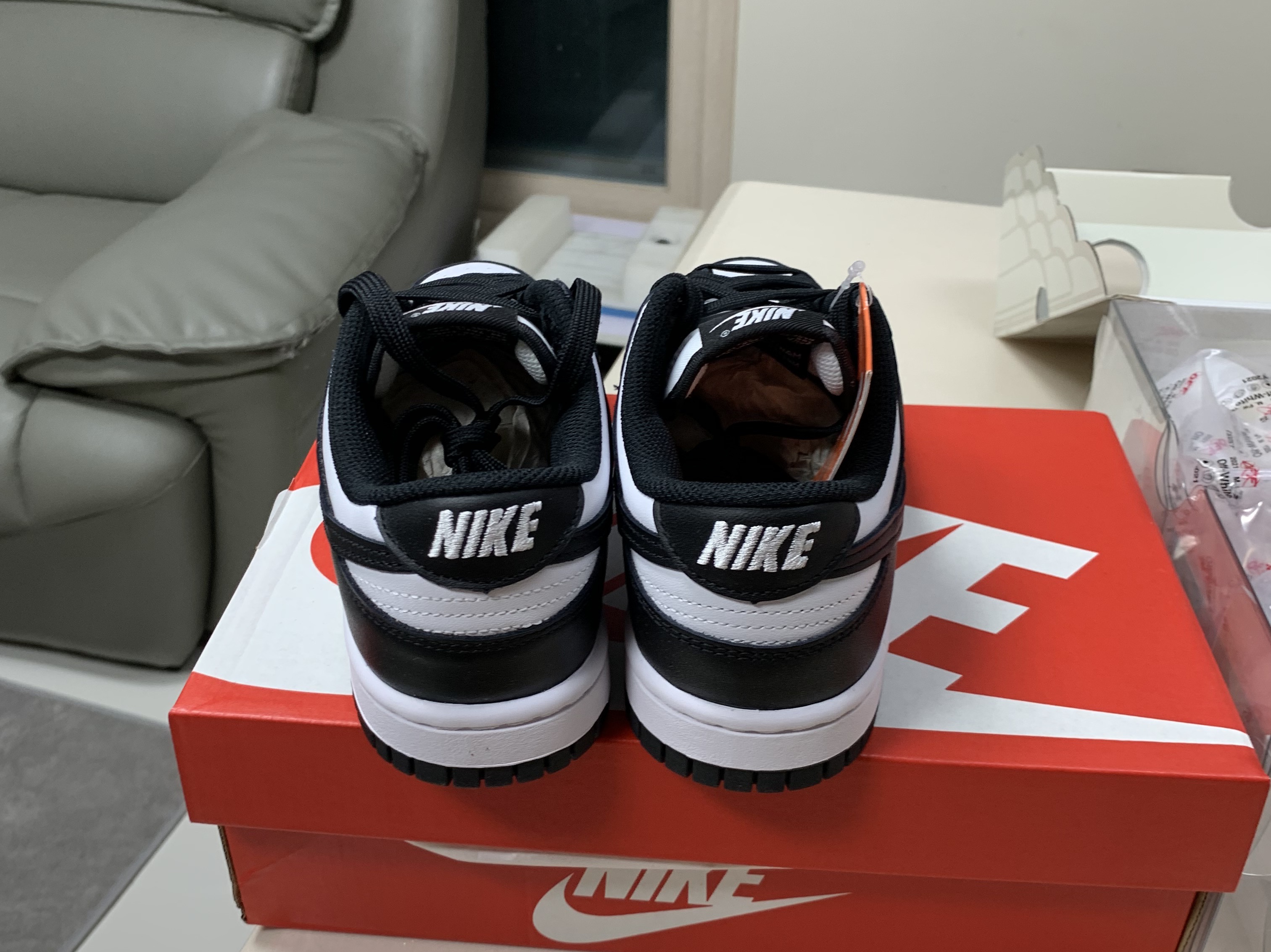(W) Nike Dunk Low Black 착용 스타일 - 4